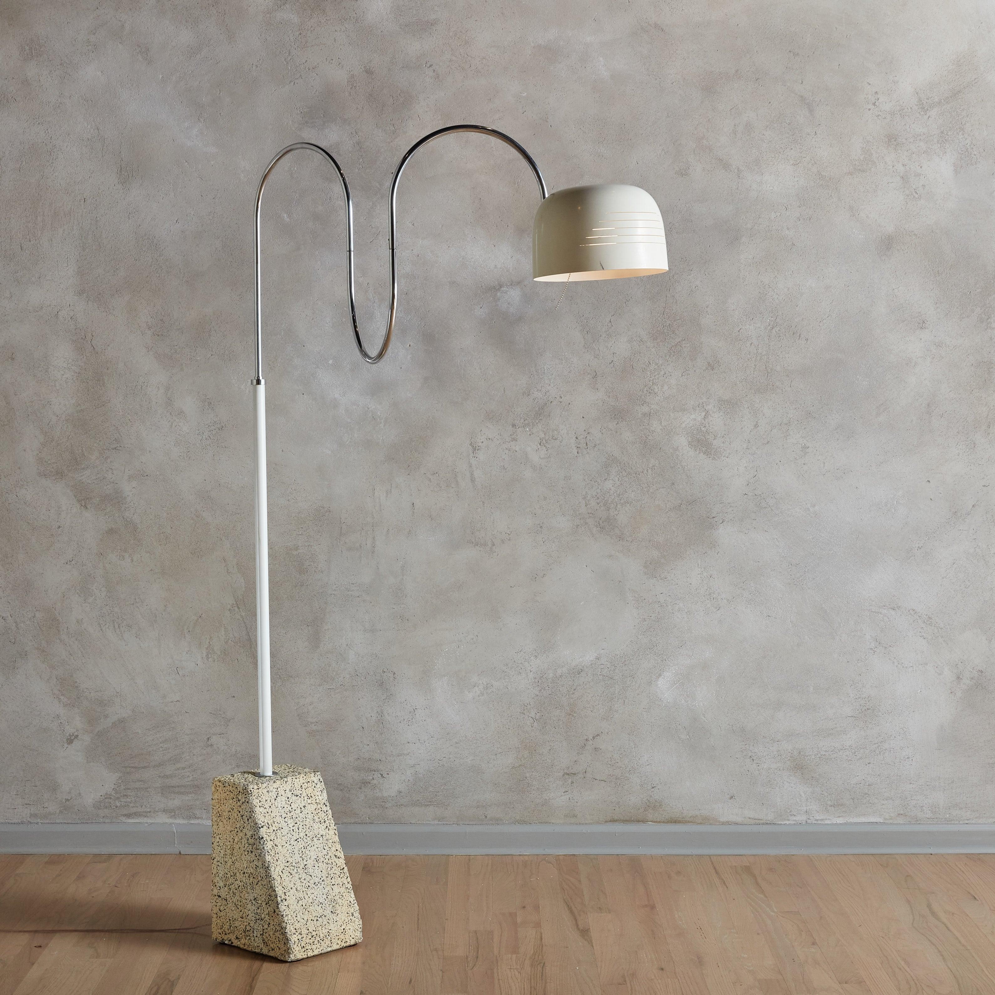 Moderne Lampadaire White Squiggle avec base en pierre, Italie, années 1970 en vente