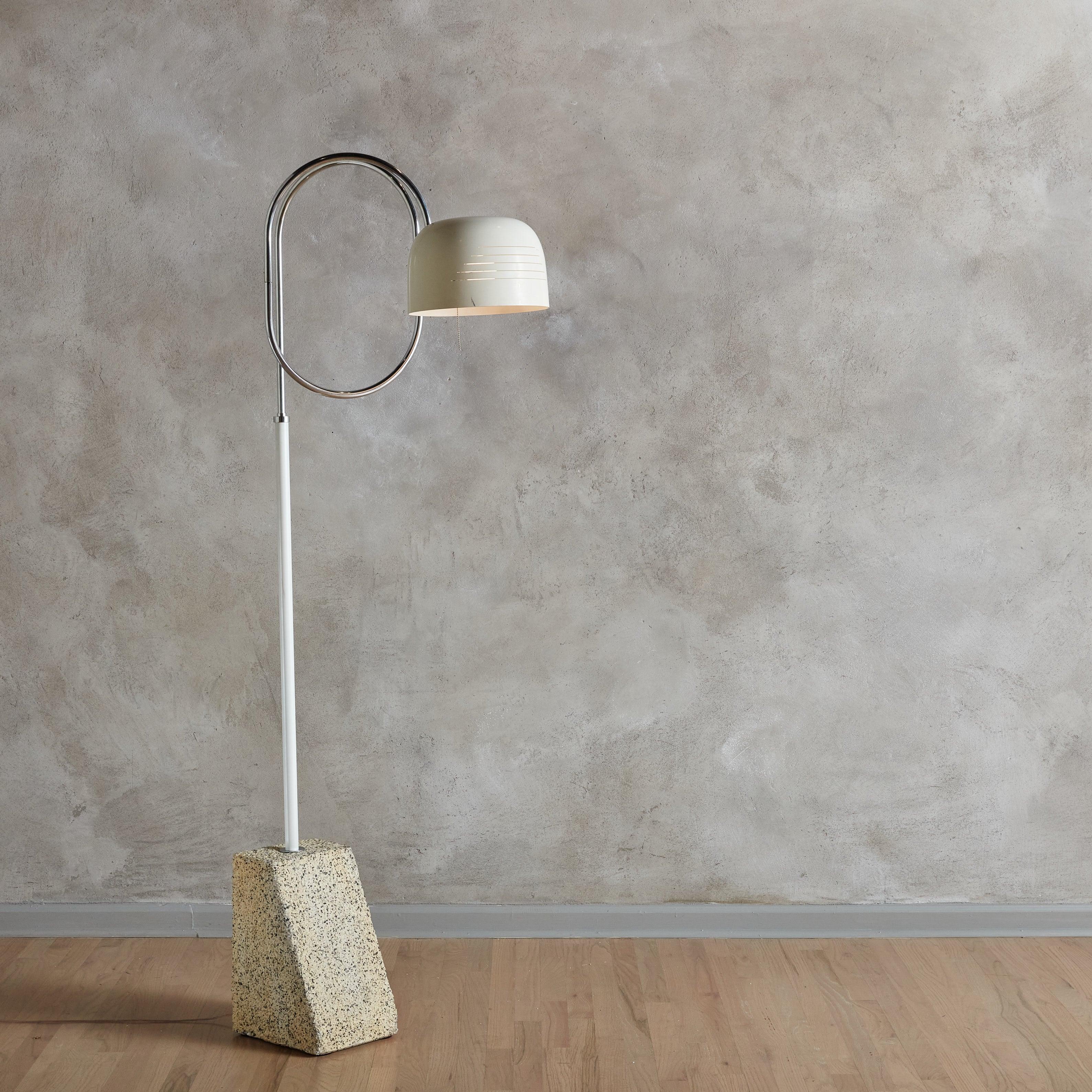 Lampadaire White Squiggle avec base en pierre, Italie, années 1970 Excellent état - En vente à Chicago, IL