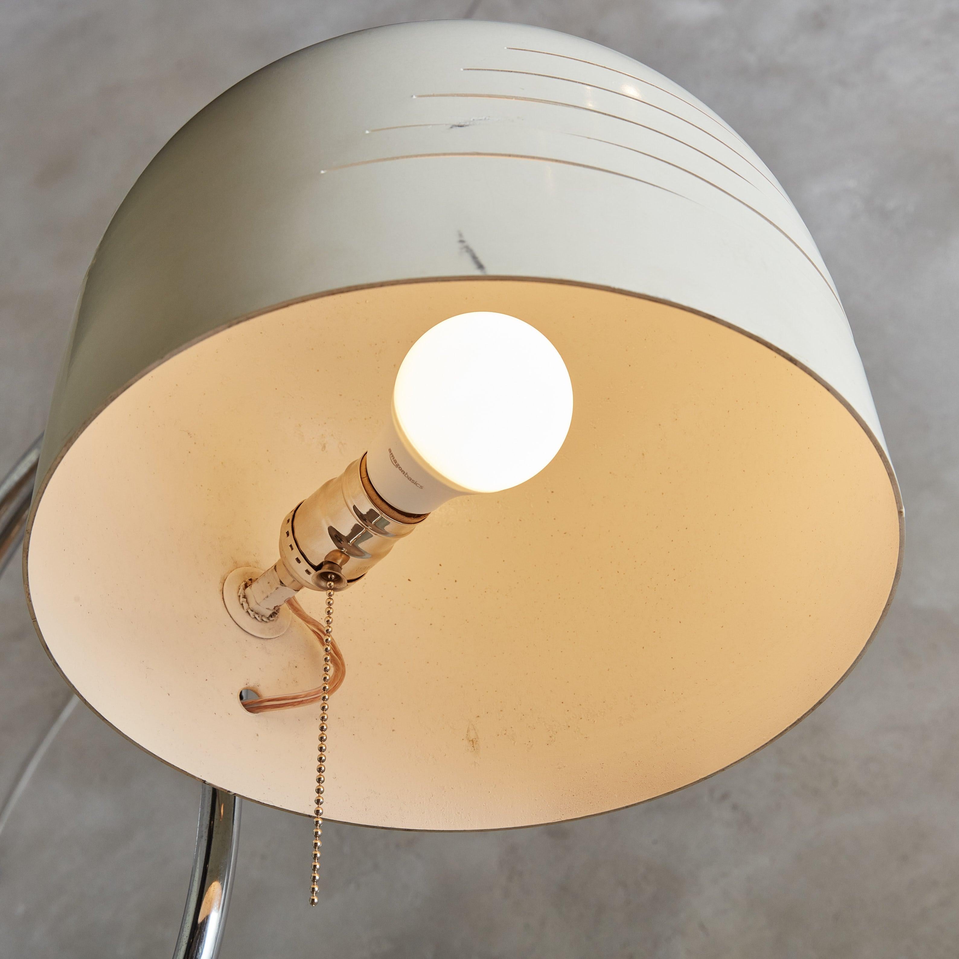 Fin du 20e siècle Lampadaire White Squiggle avec base en pierre, Italie, années 1970 en vente