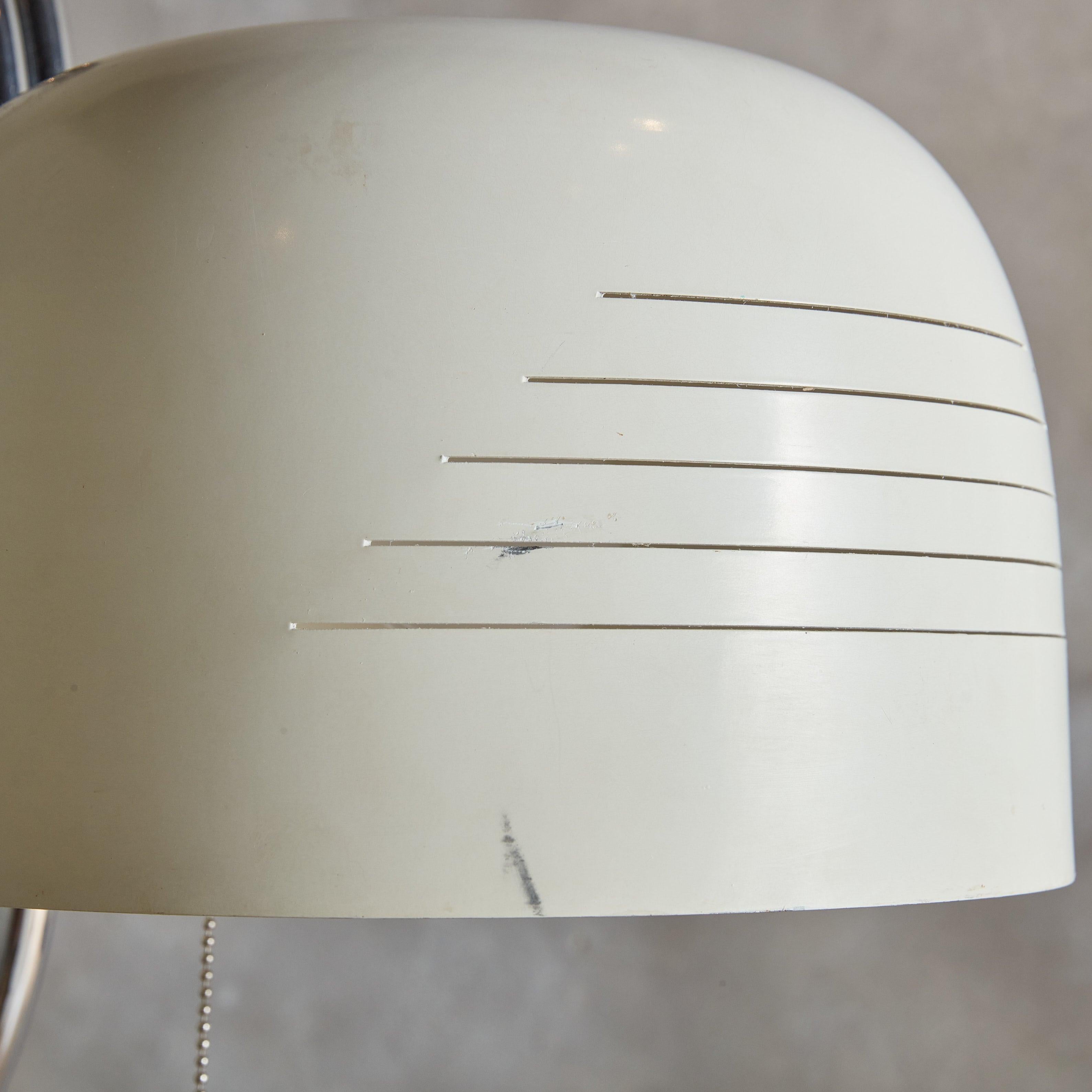 Métal Lampadaire White Squiggle avec base en pierre, Italie, années 1970 en vente