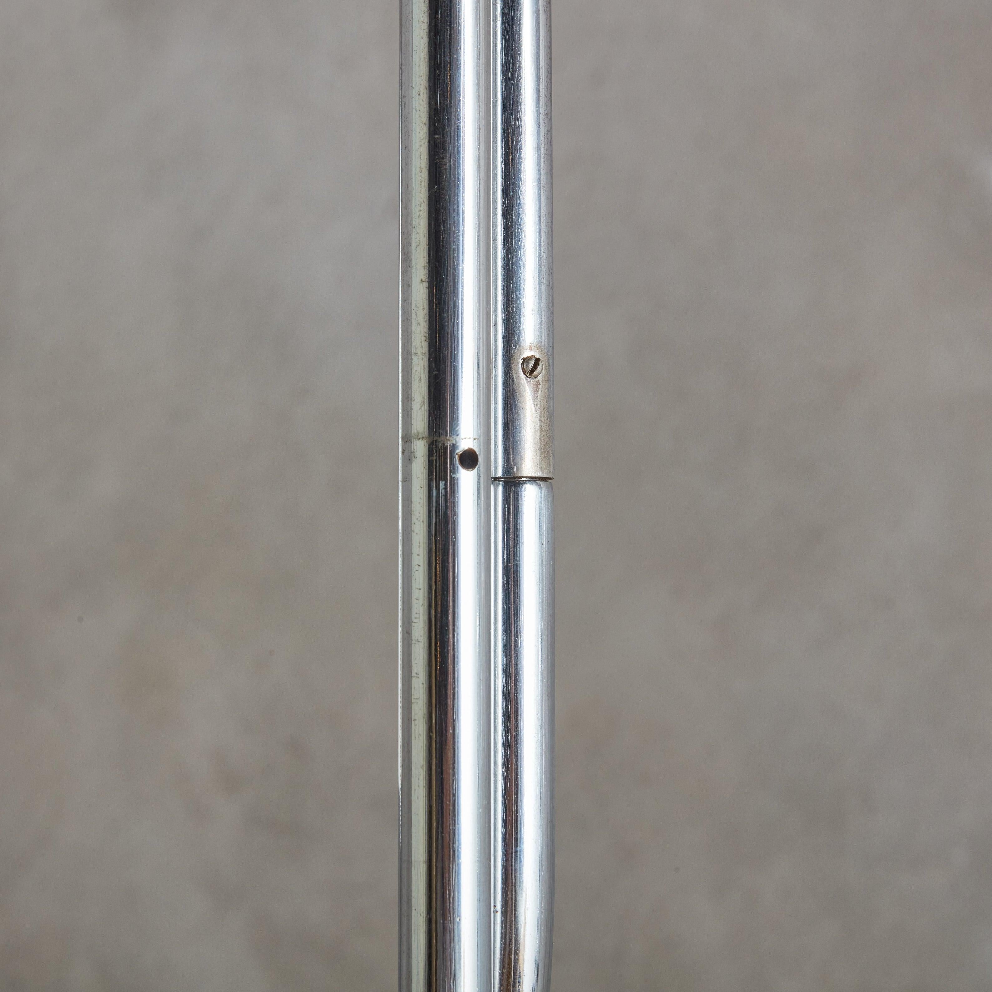 Lampadaire White Squiggle avec base en pierre, Italie, années 1970 en vente 2