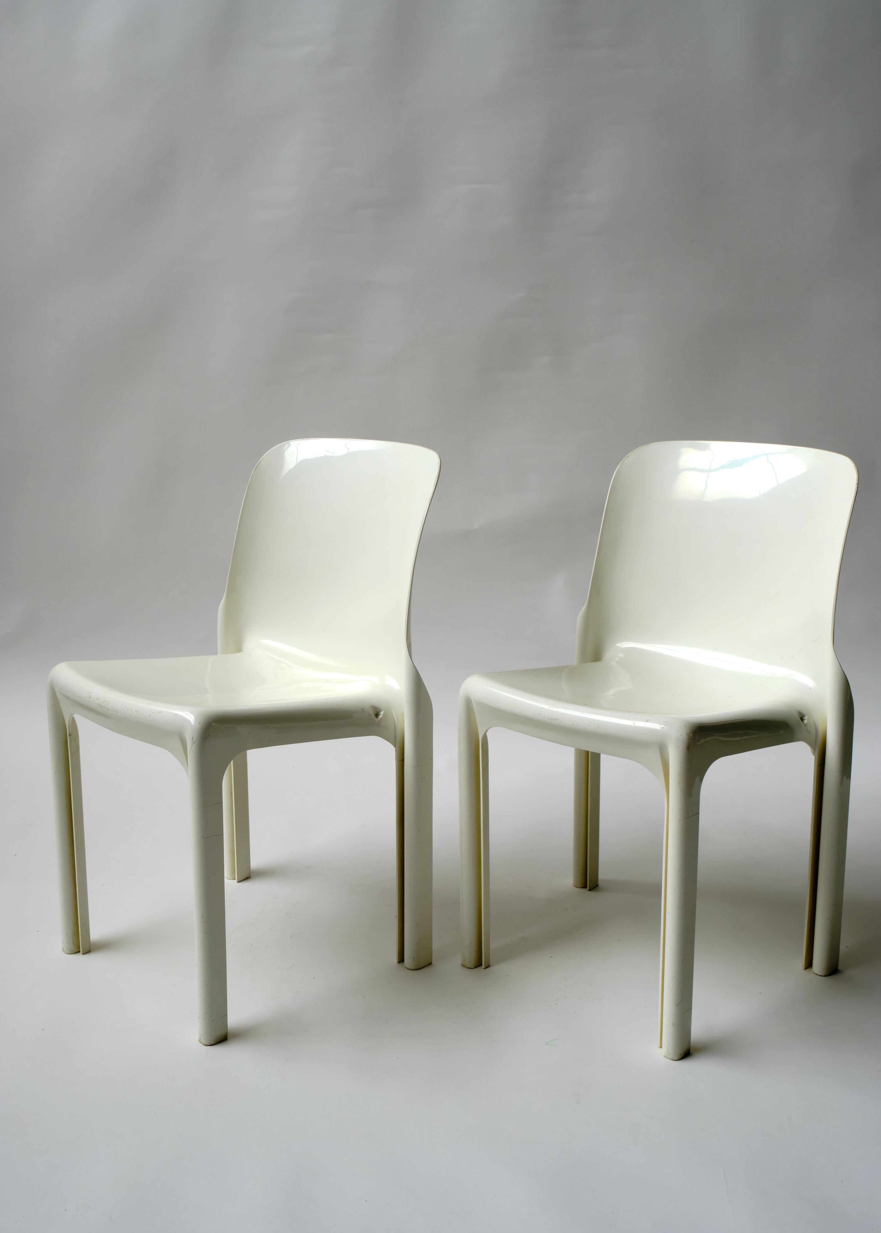 Mid-Century Modern White Stackable Selene Chairs by Vico Magistretti for Artemide, Pair For Sale