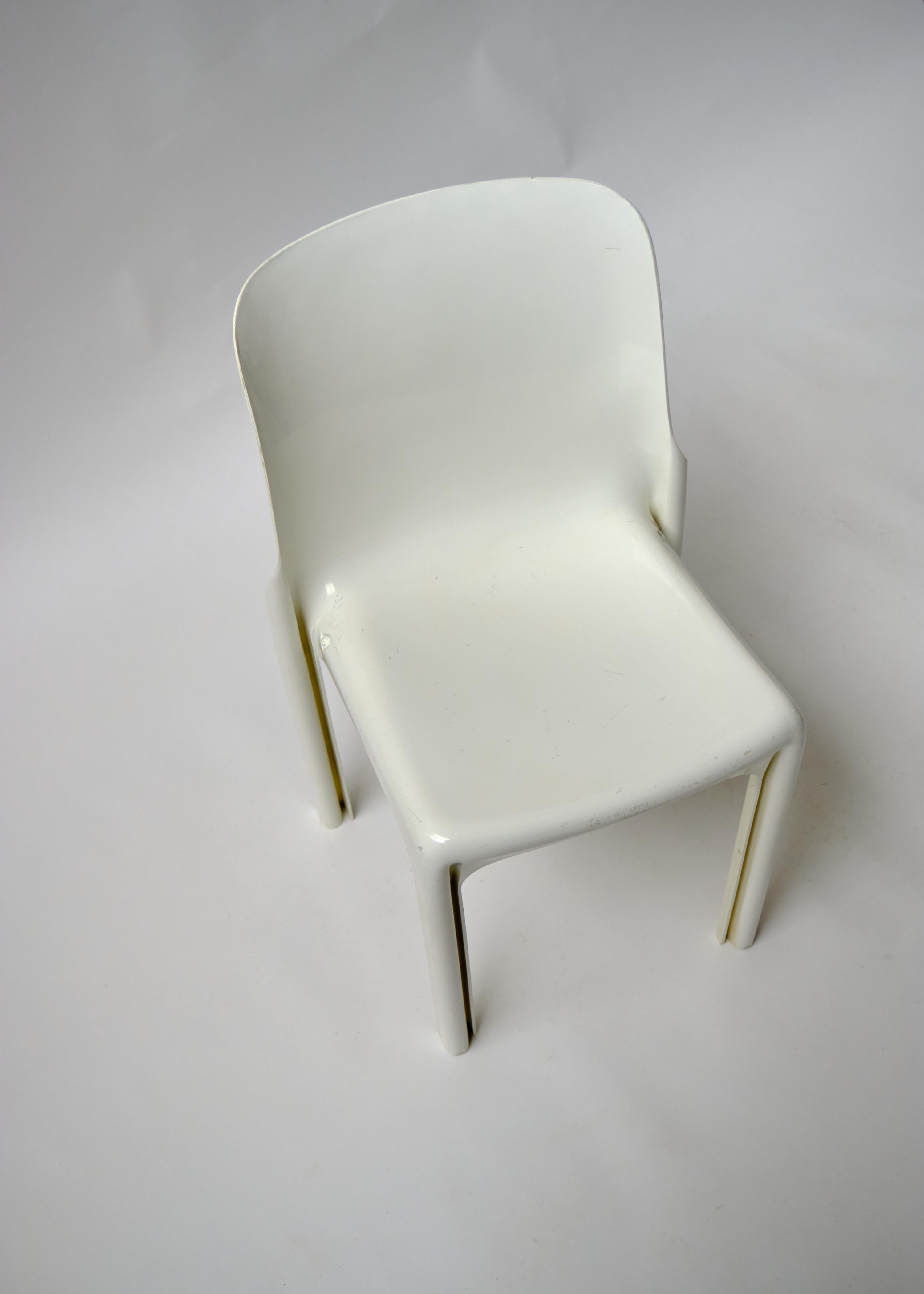Italian White Stackable Selene Chairs by Vico Magistretti for Artemide, Pair For Sale