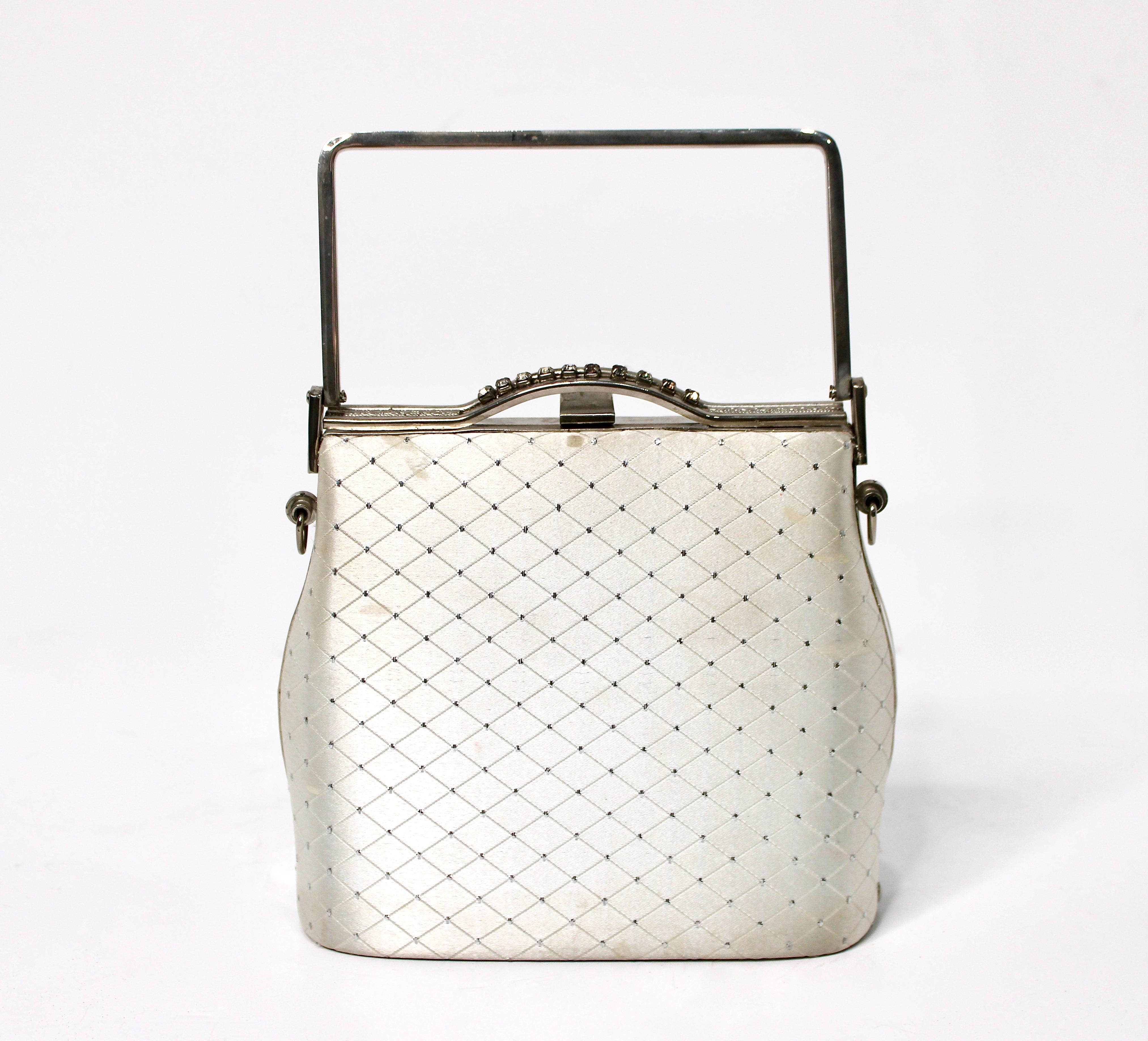 White Stain Quilted Top-Handle Evening Bag With Chain circa 1960s en vente 1