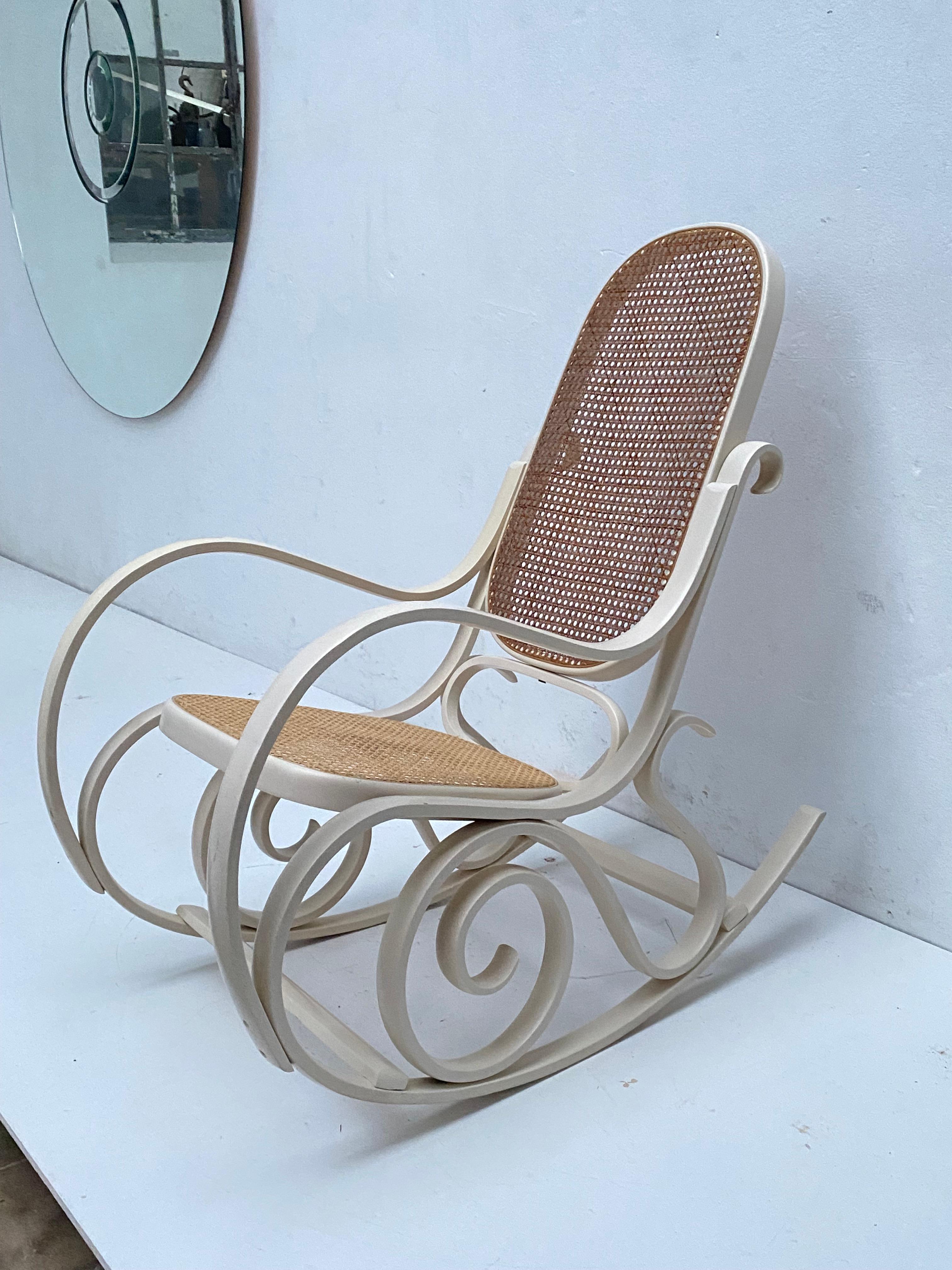 White Stained Beech Rocking Chair by Luigi Grassevig Italy, 1970's For Sale 2