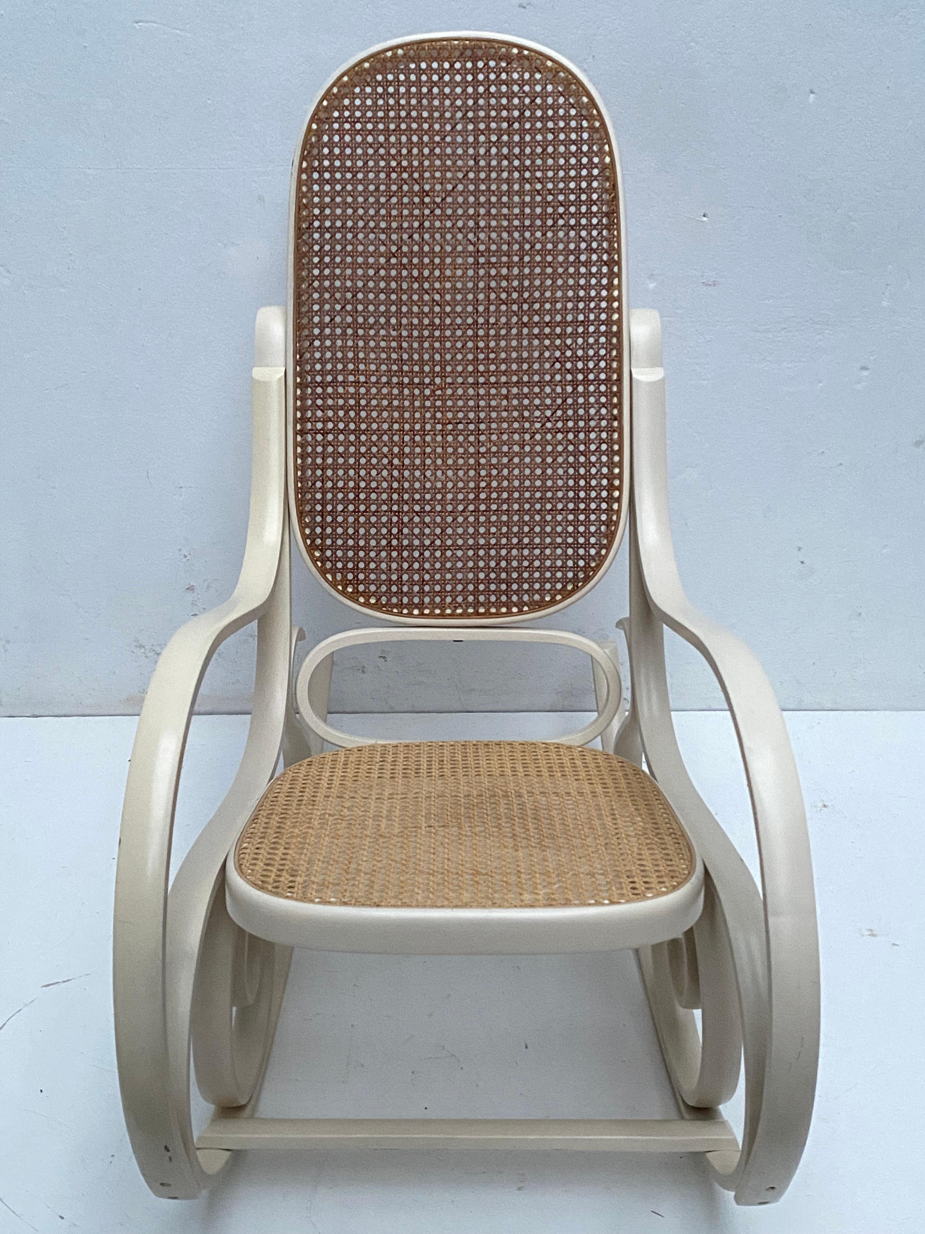 White Stained Beech Rocking Chair by Luigi Grassevig Italy, 1970's In Good Condition For Sale In bergen op zoom, NL