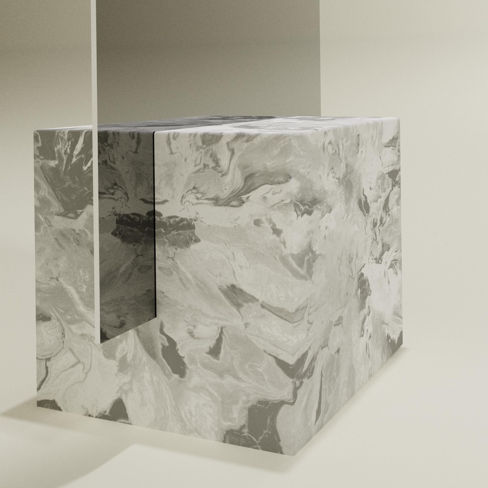 Moderne Miroir sur pied blanc fabriqué à la main en plastique 100 % recyclé par Anqa Studios en vente