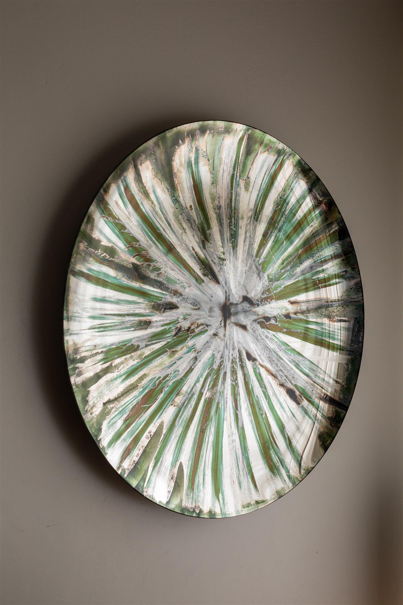 Espejo de pared White Star by OOM Contemporary Glass
Dimensiones: Ø 88,5 cm.
Materiales: Lustre de cobre y esmaltes cerámicos sobre vidrio ultrablanco, técnicas mixtas.

Descubre la Colección Dome, donde el arte del vidrio se une al diseño