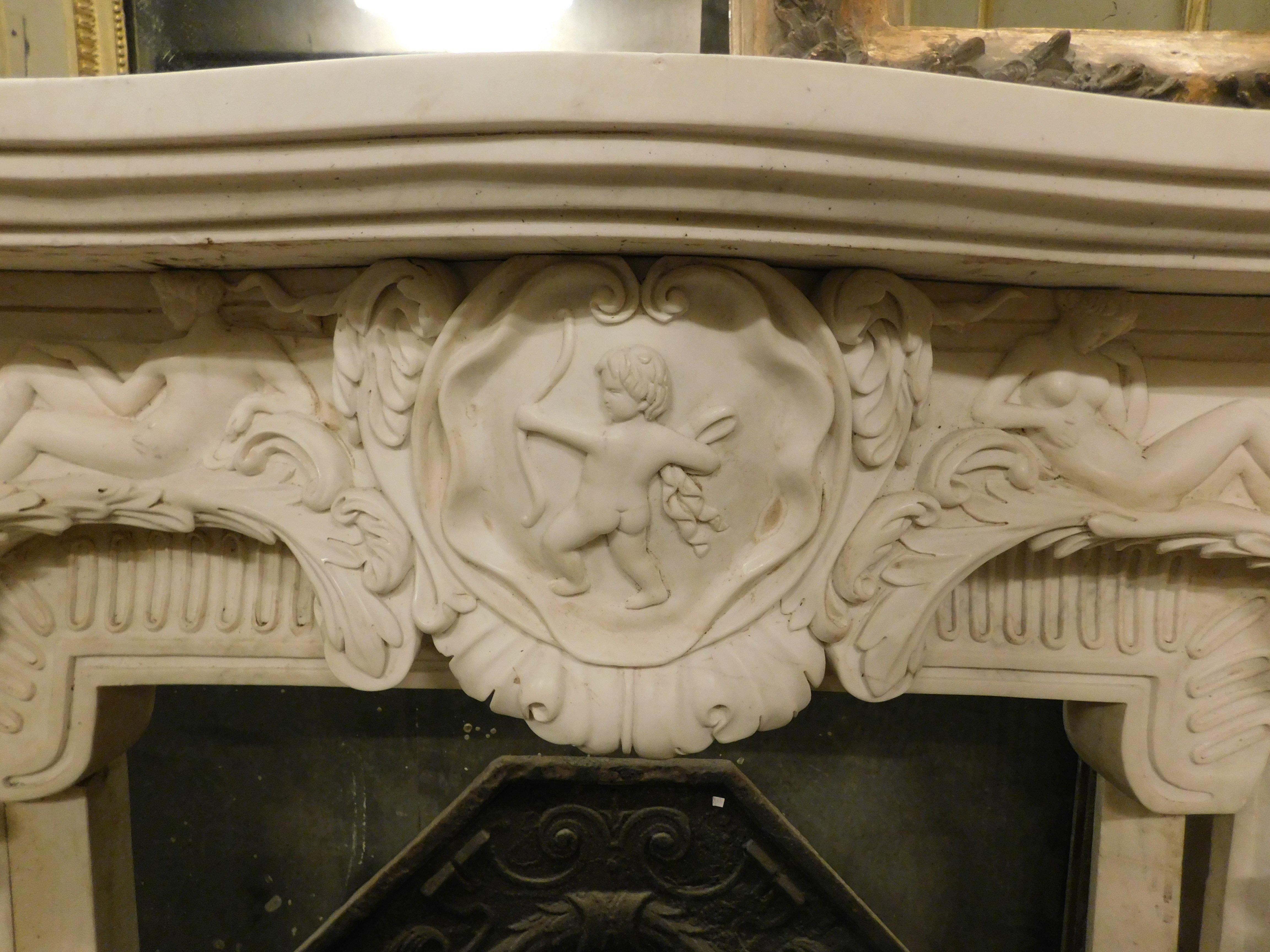 White Statuary Marble Fireplace, Richly Carved with Cherubs, Cupid, Dogs, Italy In Good Condition For Sale In Cuneo, Italy (CN)