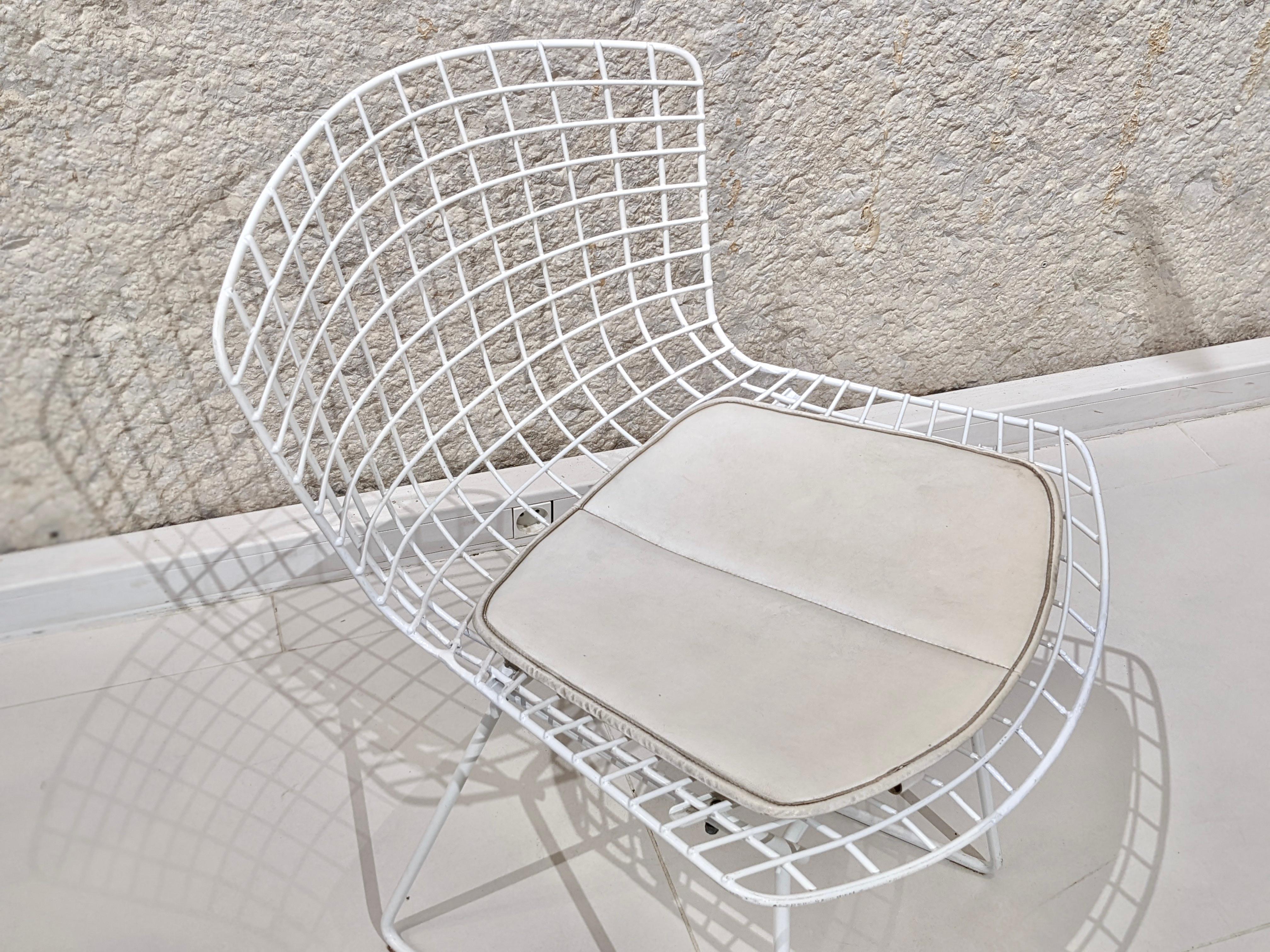 White Steel Chair by Harry Bertoia for Knoll In Good Condition In lyon, FR