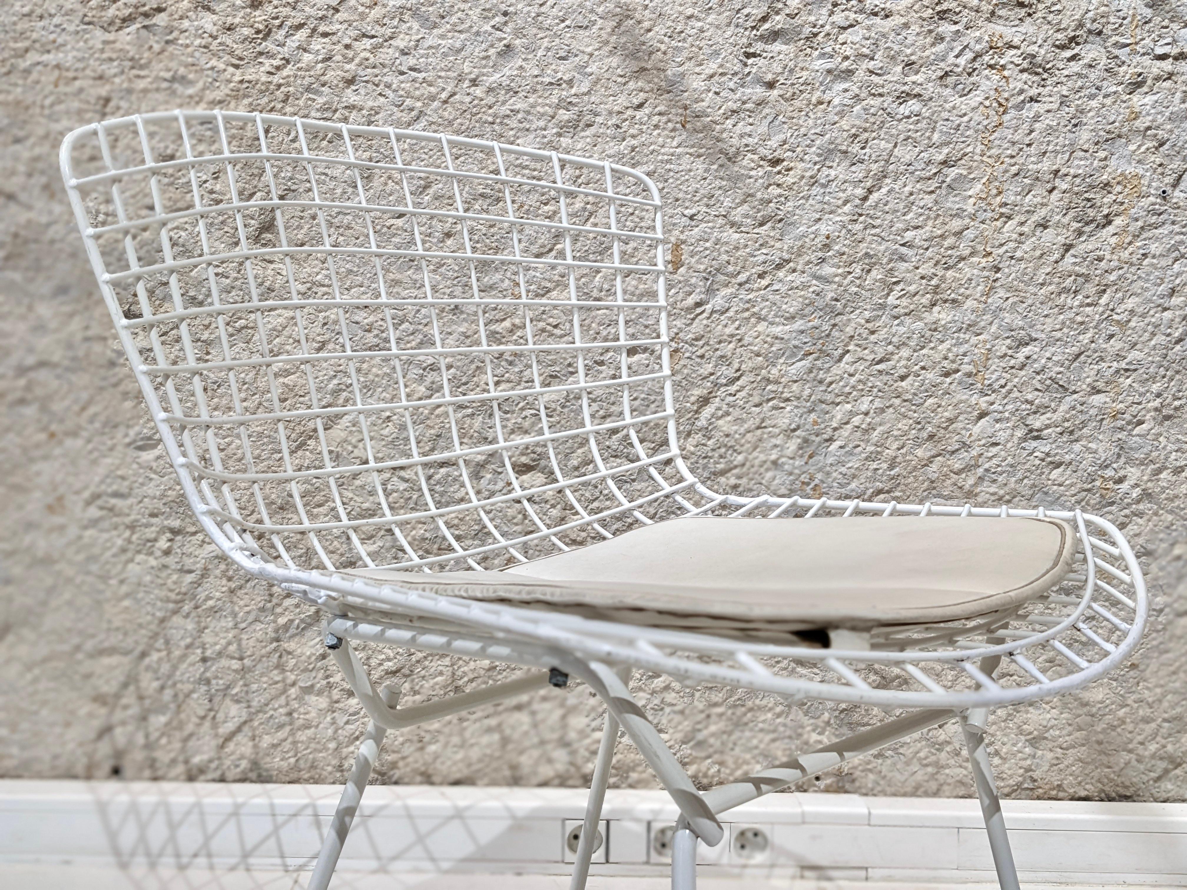 Late 20th Century White Steel Chair by Harry Bertoia for Knoll