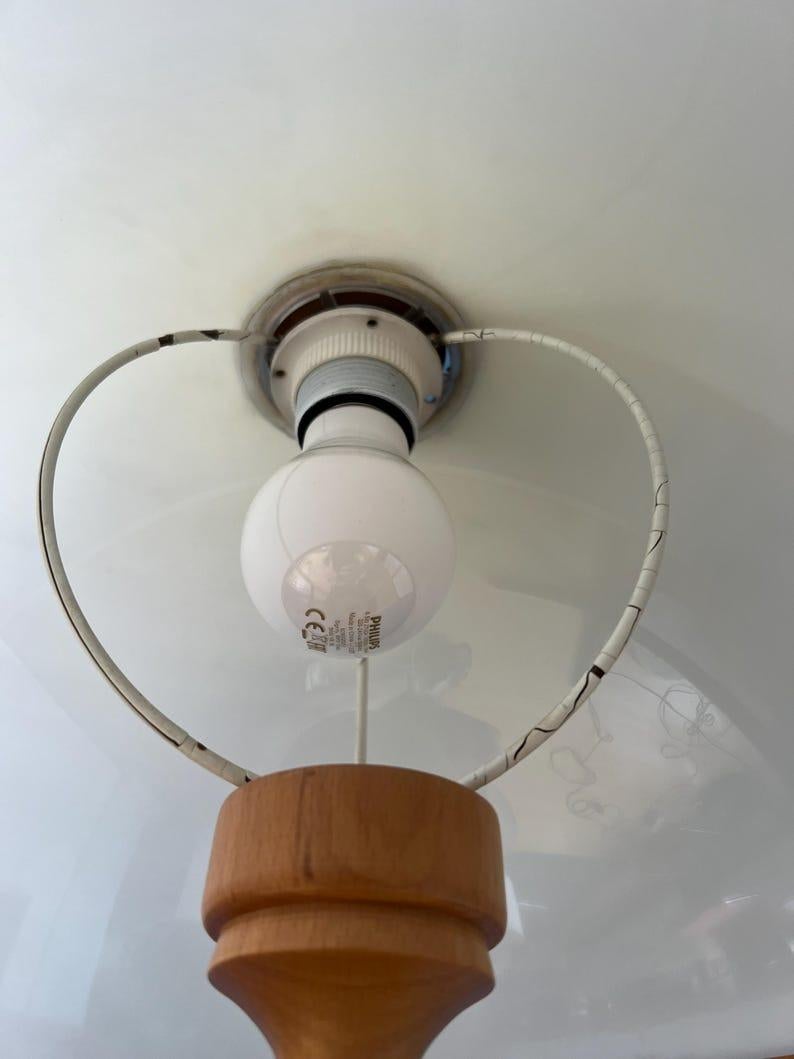 XX secolo Lampada a sospensione in plexiglass Steinhauer bianca con elementi in legno, anni '70 in vendita