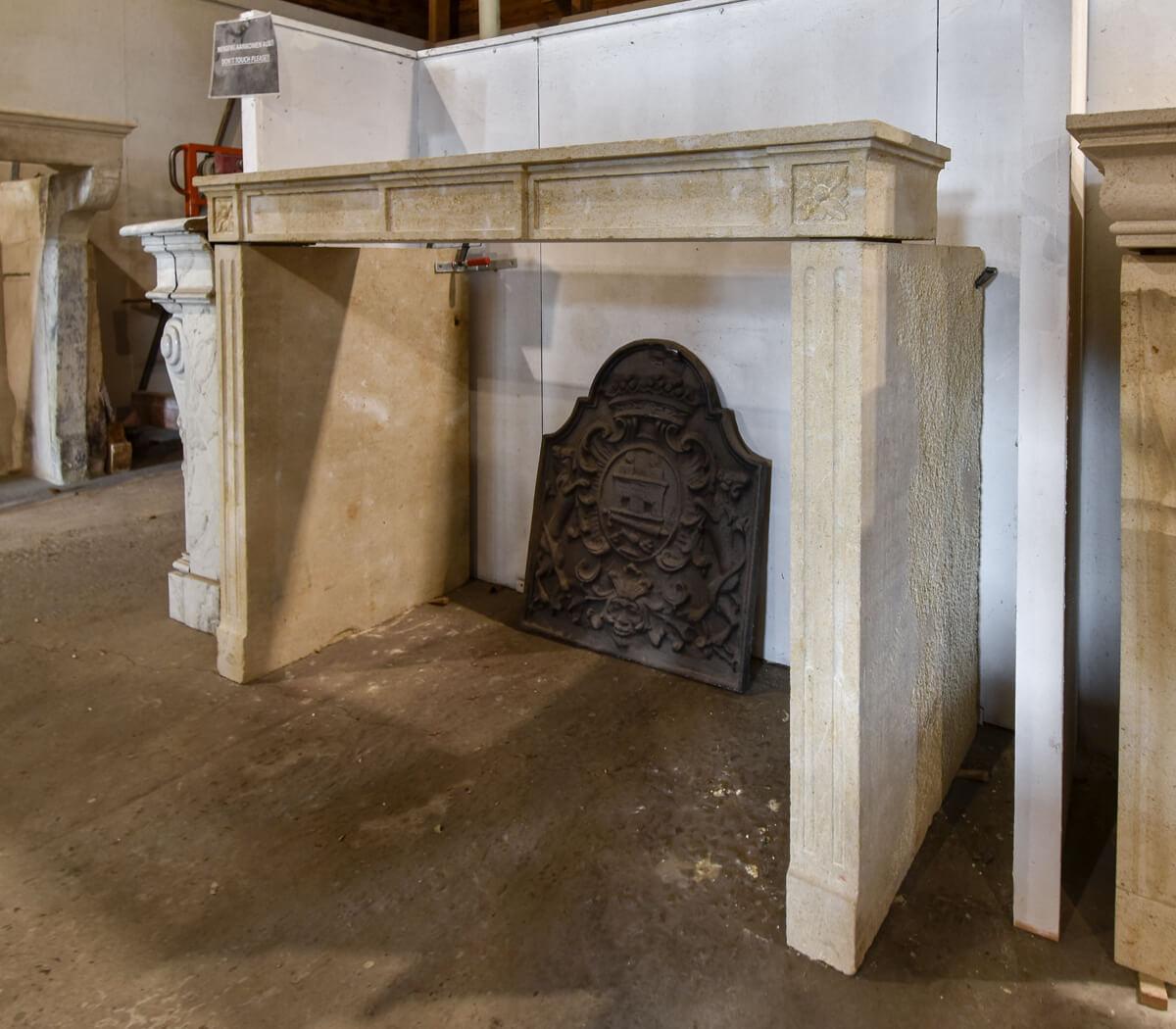 White stone fireplace mantel from the 19th Century In Fair Condition For Sale In Udenhout, NL