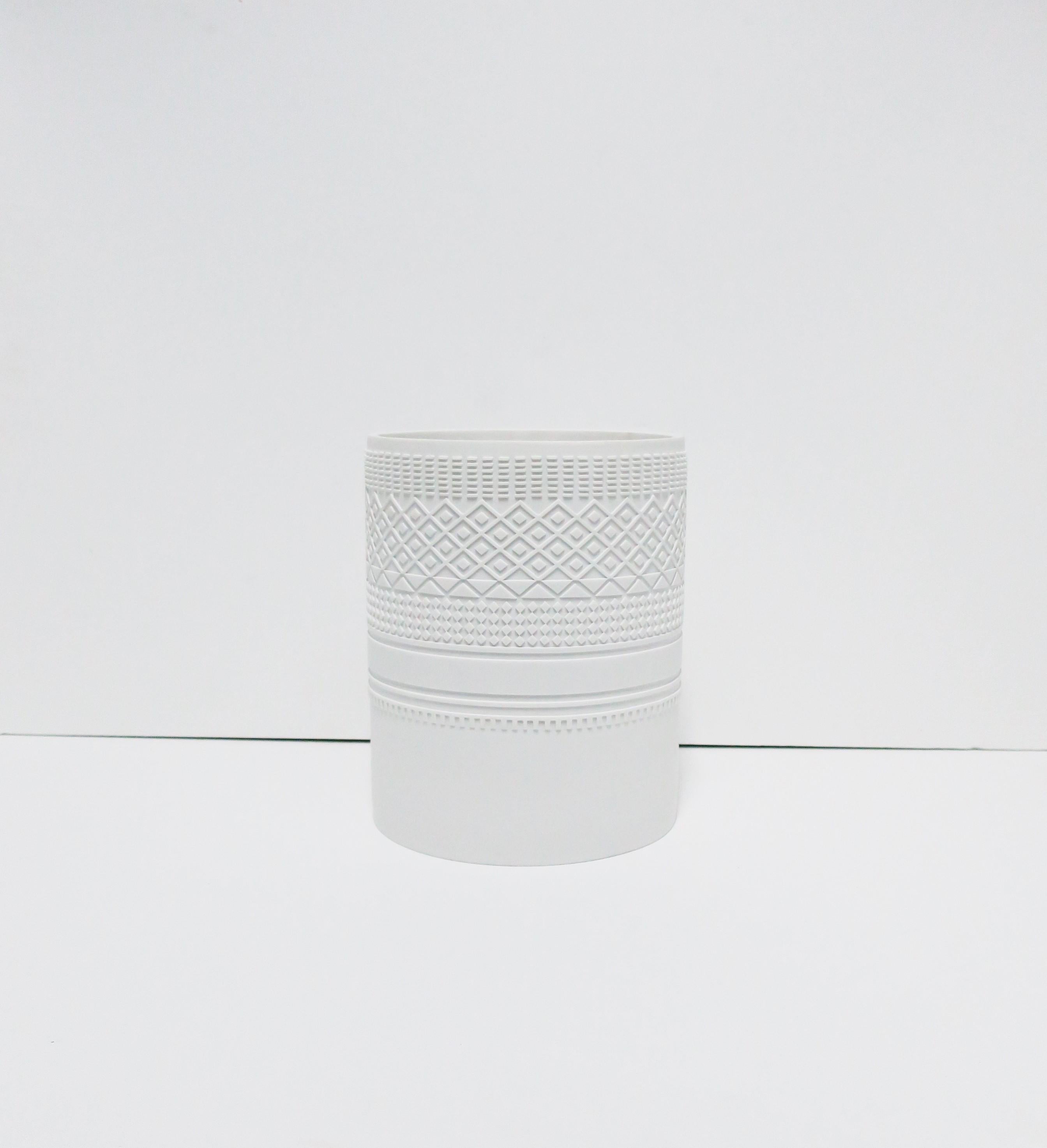 A white or stone colored matte resin wastebasket (waste basket) trash can with geometric design. A great addition is any office, home office, desk, walk-in closet, bathroom vanity area, etc. Dimensions: 8