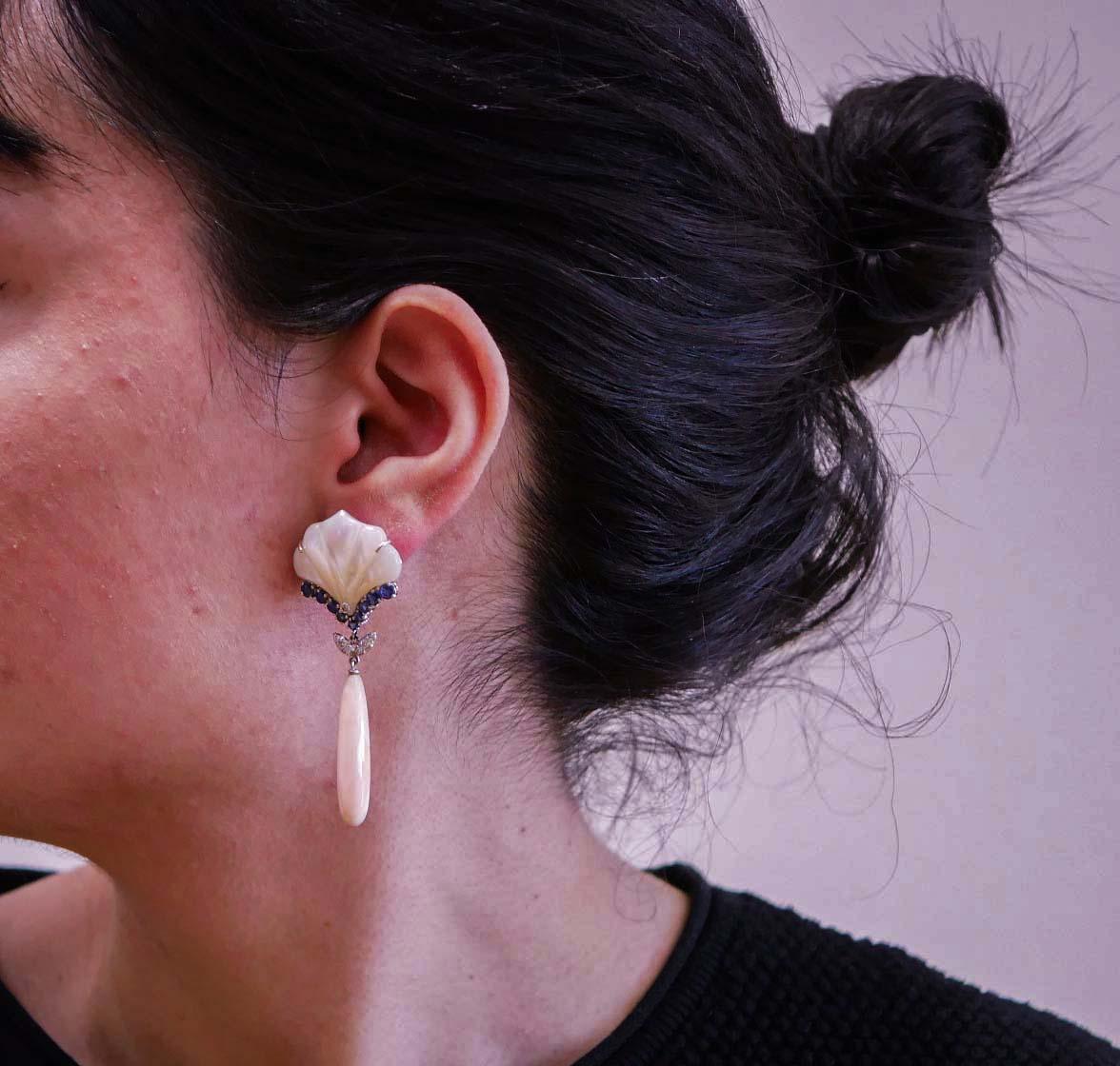 Taglio misto Pietre bianche, corallo, diamanti, zaffiri, orecchini in oro bianco 14 carati. in vendita