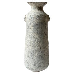Weiße Alavastron-Vase aus weißem Steingut von Elena Vasilantonaki