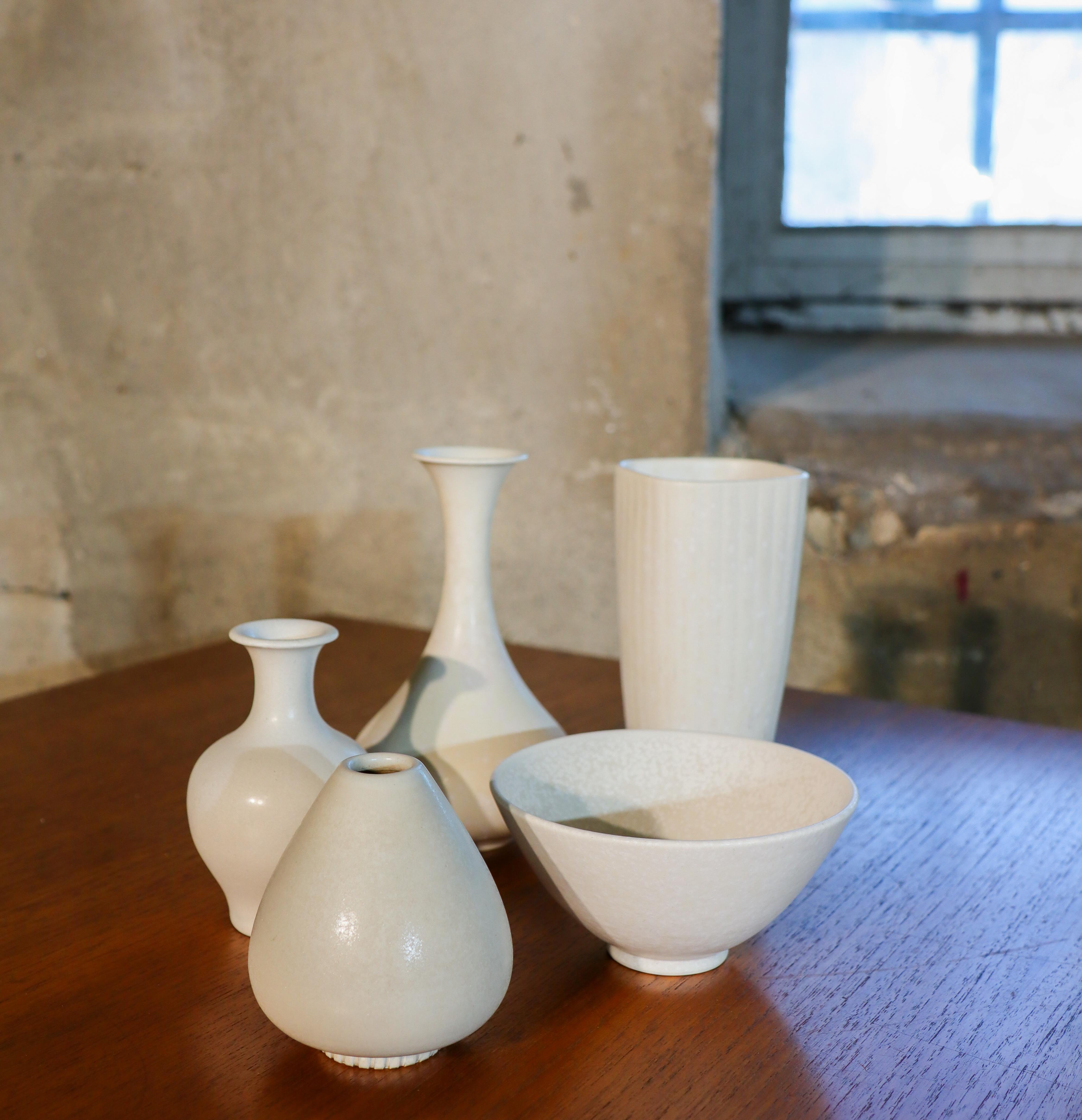 Ciotola in gres bianco - Gunnar Nylund - Rörstrand - Medioevo moderno in vendita 4