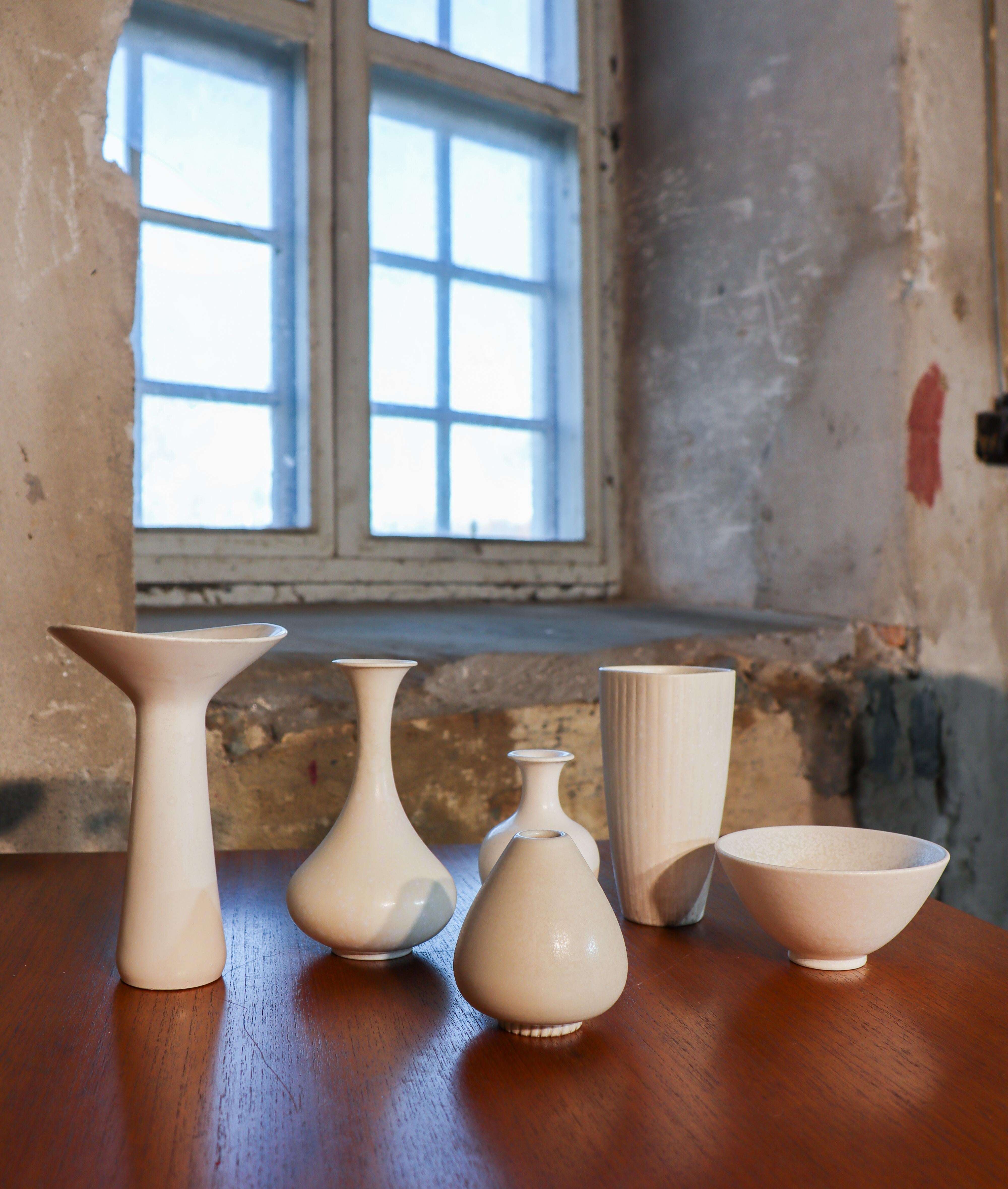 Ciotola in gres bianco - Gunnar Nylund - Rörstrand - Medioevo moderno in vendita 5