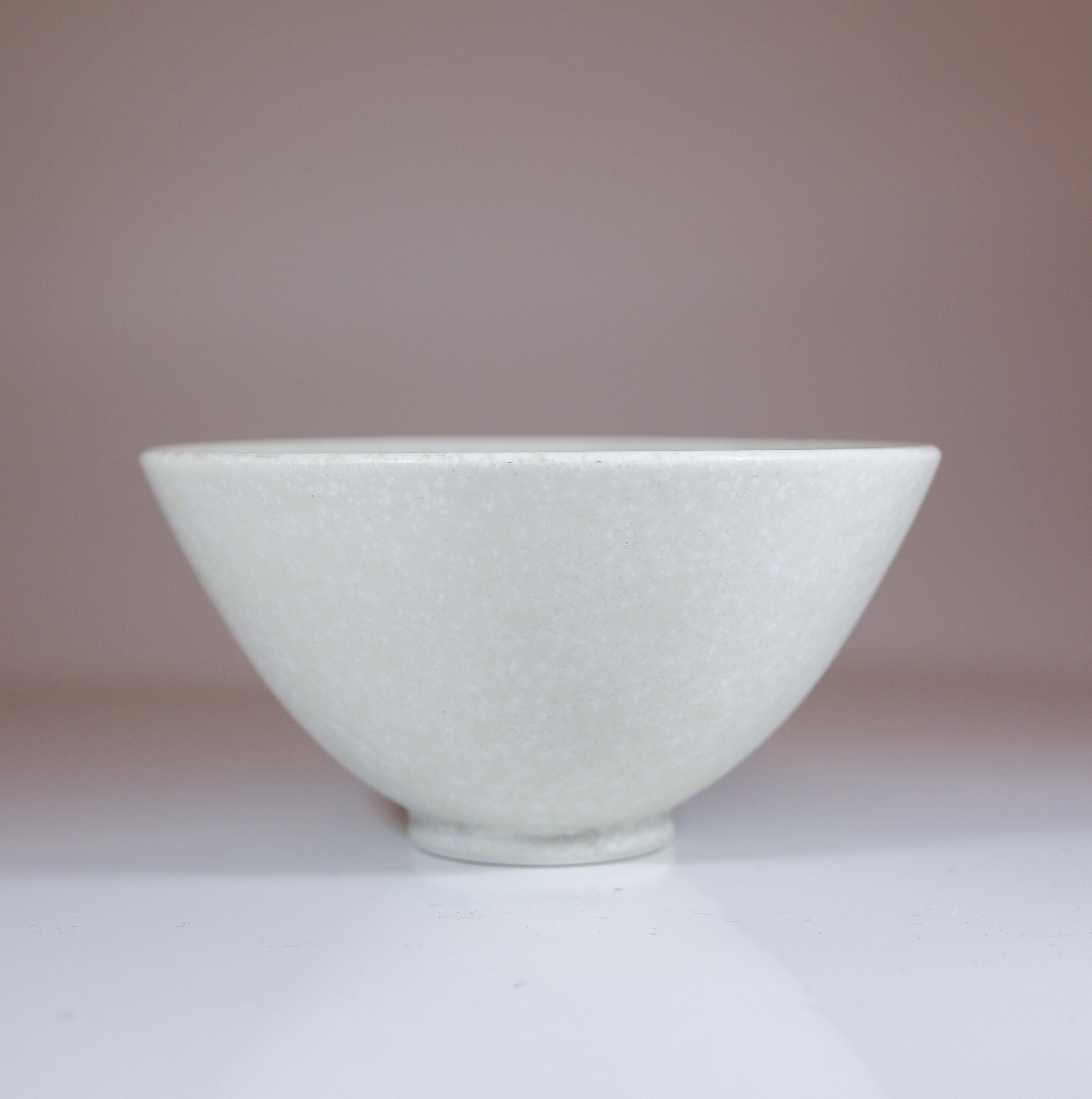 XX secolo Ciotola in gres bianco - Gunnar Nylund - Rörstrand - Medioevo moderno in vendita