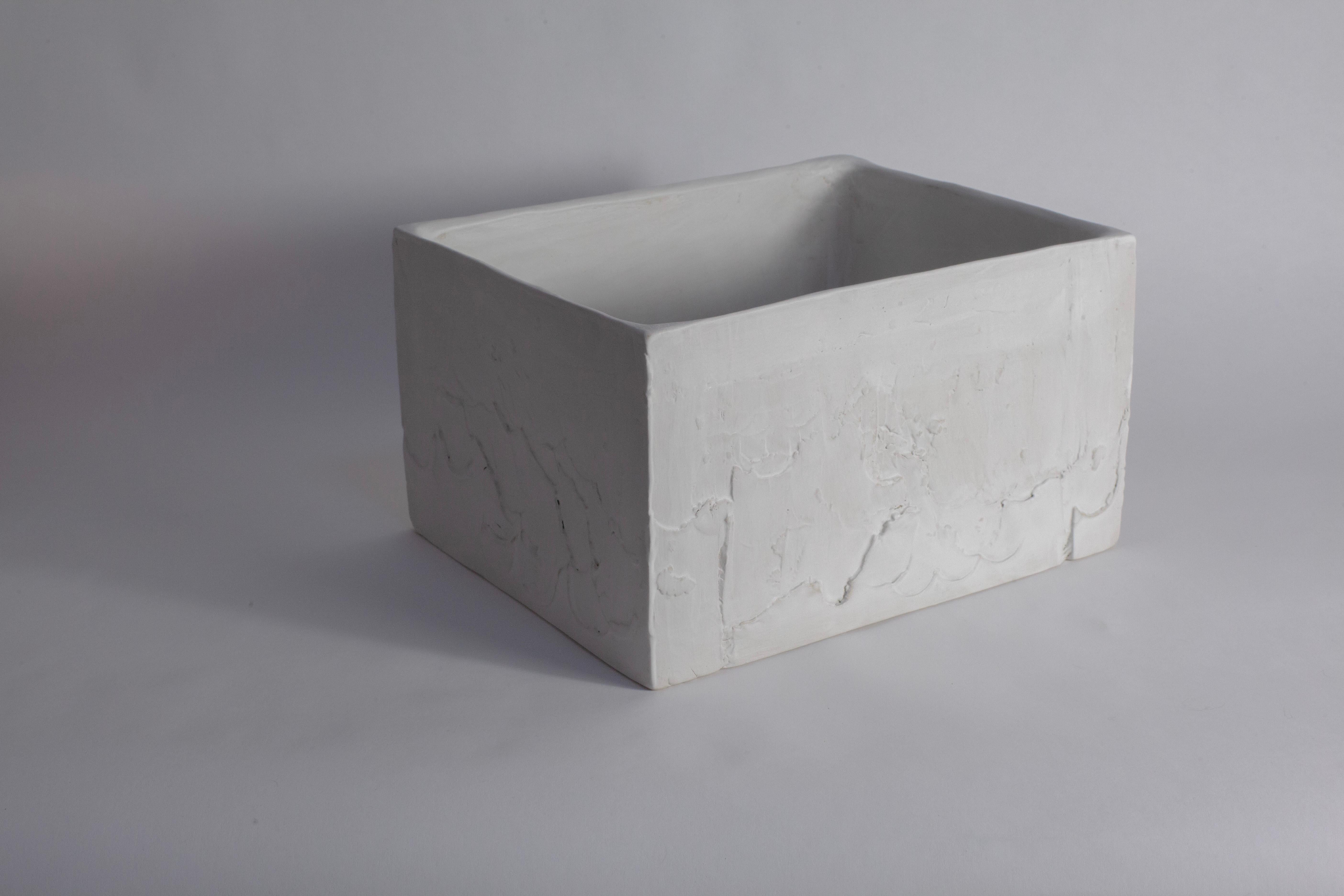 White Stoneware Box By Danish Artist Christine Roland  In New Condition For Sale In Æbelnæs, Stege