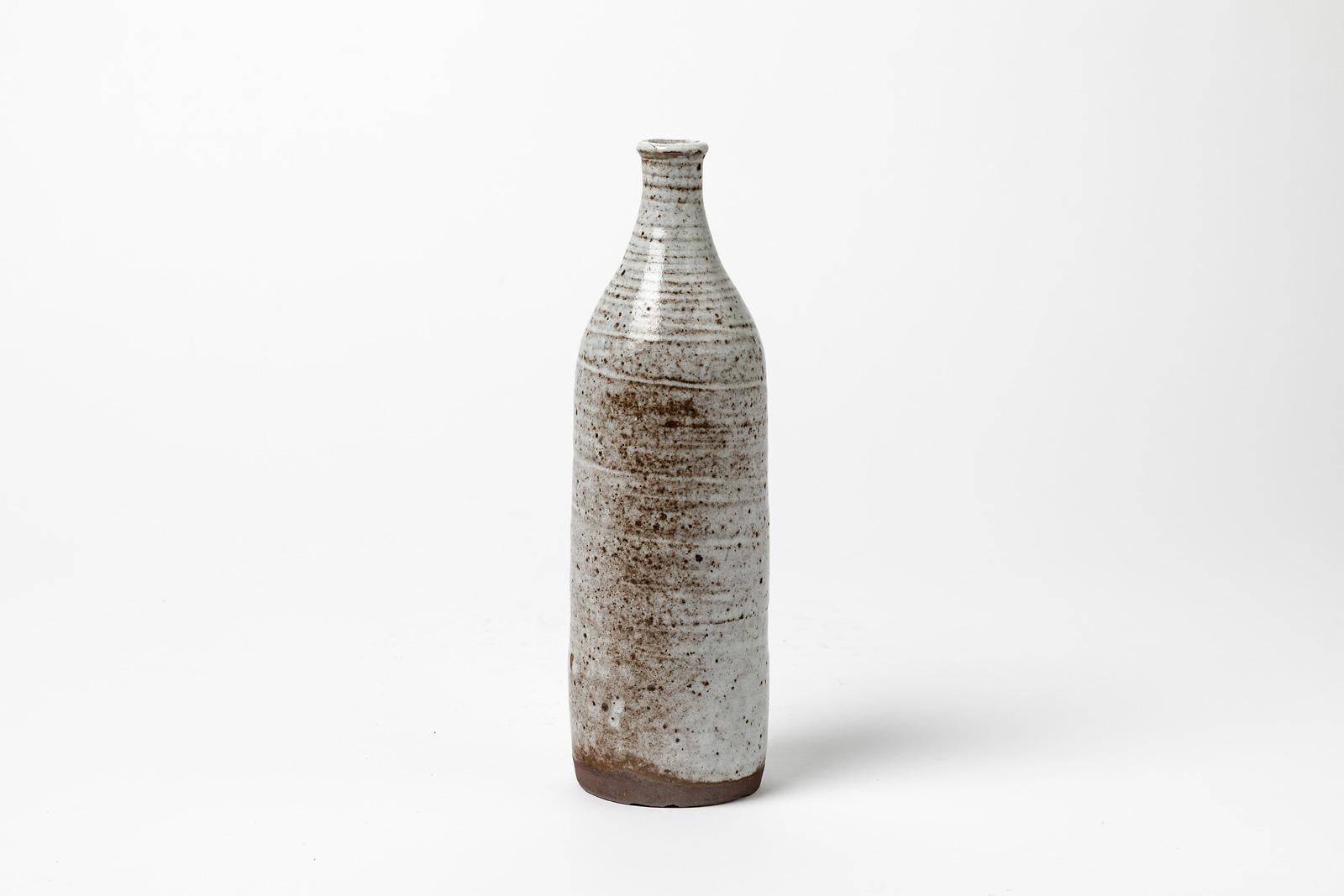 Weiße Keramikflaschenvase aus weißem Steingut von Pol Chambost aus Ratilly, 1976, Design (Französisch) im Angebot