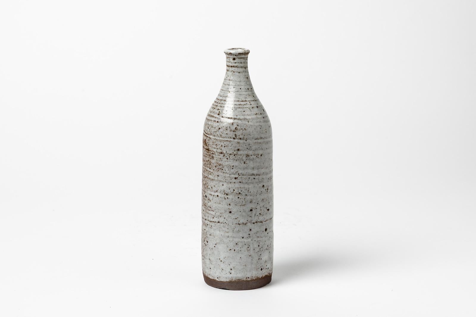 White Stoneware Ceramic Bottle Vase by Pol Chambost in Ratilly 1976 Design In Excellent Condition For Sale In Neuilly-en- sancerre, FR