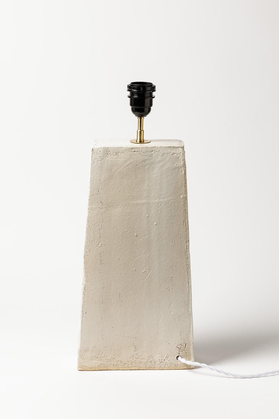 Weiße Keramik-Tischlampe aus Steingut, 20. Jahrhundert, Design-Leuchten, handgefertigt im Zustand „Hervorragend“ im Angebot in Neuilly-en- sancerre, FR