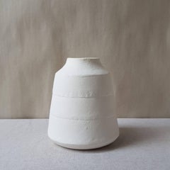 Jarrón Kados de gres blanco de Elena Vasilantonaki