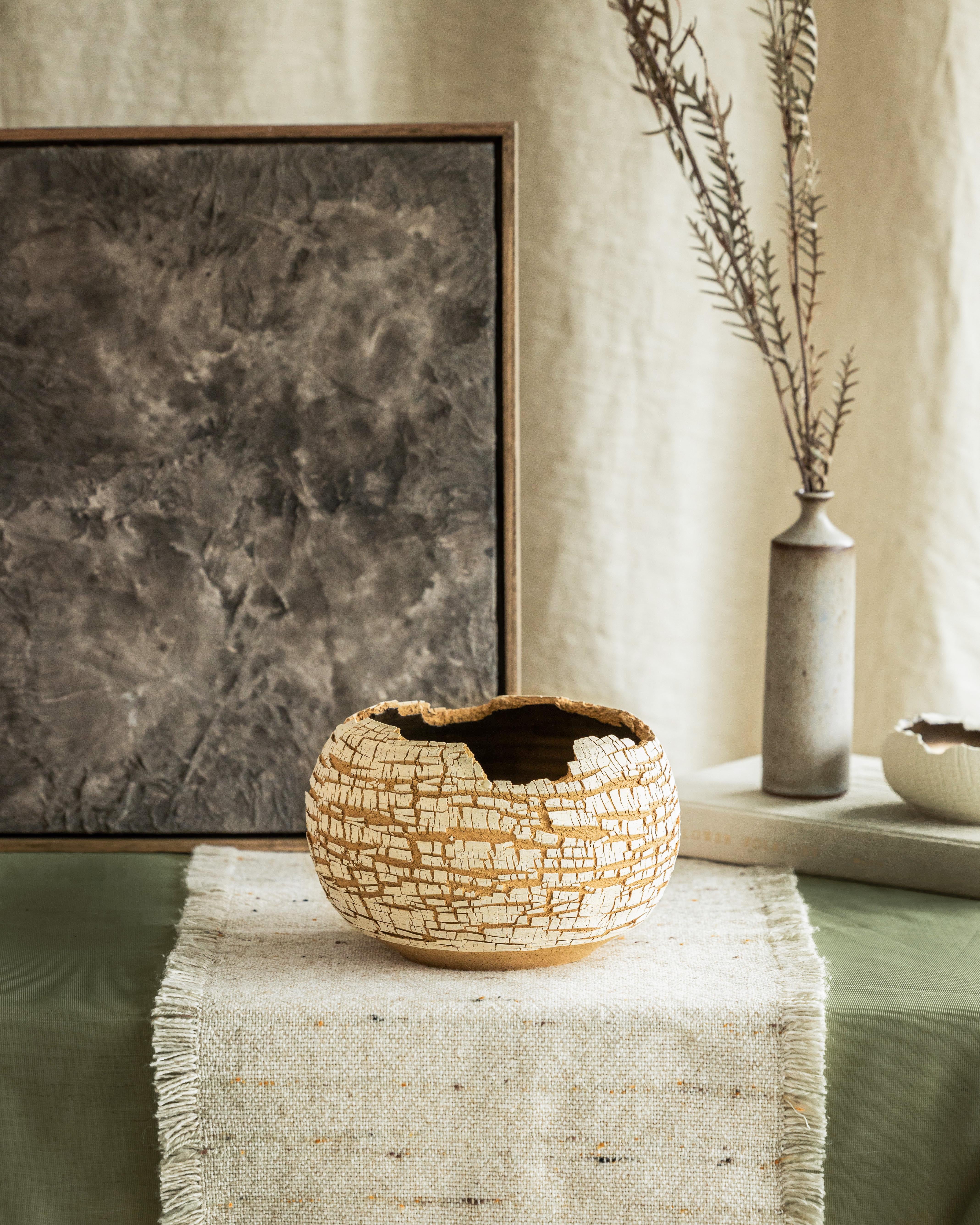 White Stoneware Lined, Distressed Form NO.2  by Alexandria Roby In New Condition For Sale In Geneve, CH
