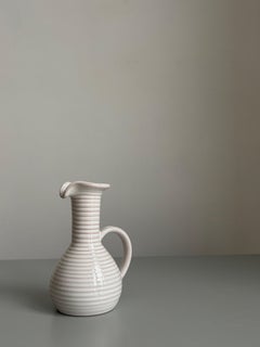 Vase-pichet en grès blanc, années 1960