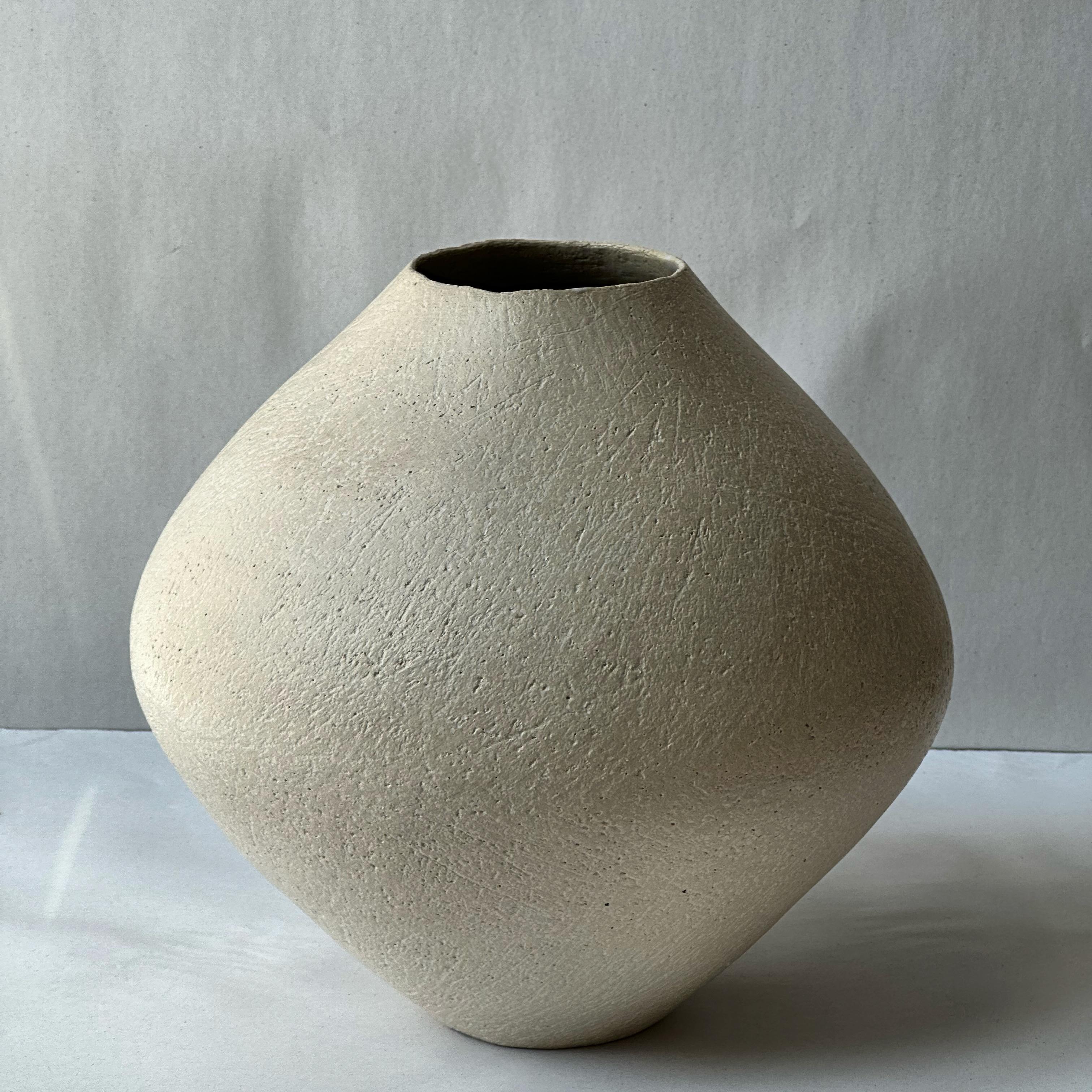 Other White Stoneware Sfondyli Vase by Elena Vasilantonaki For Sale