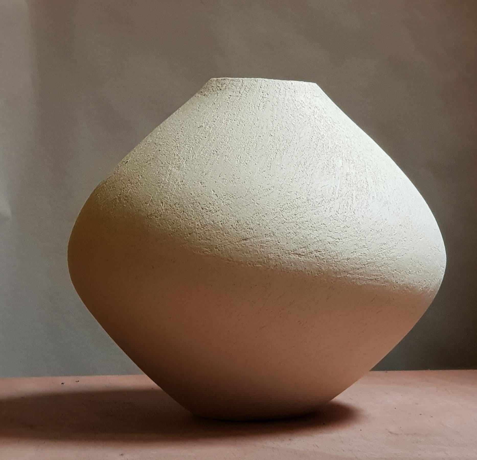 White Stoneware Sfondyli Vase by Elena Vasilantonaki For Sale 1