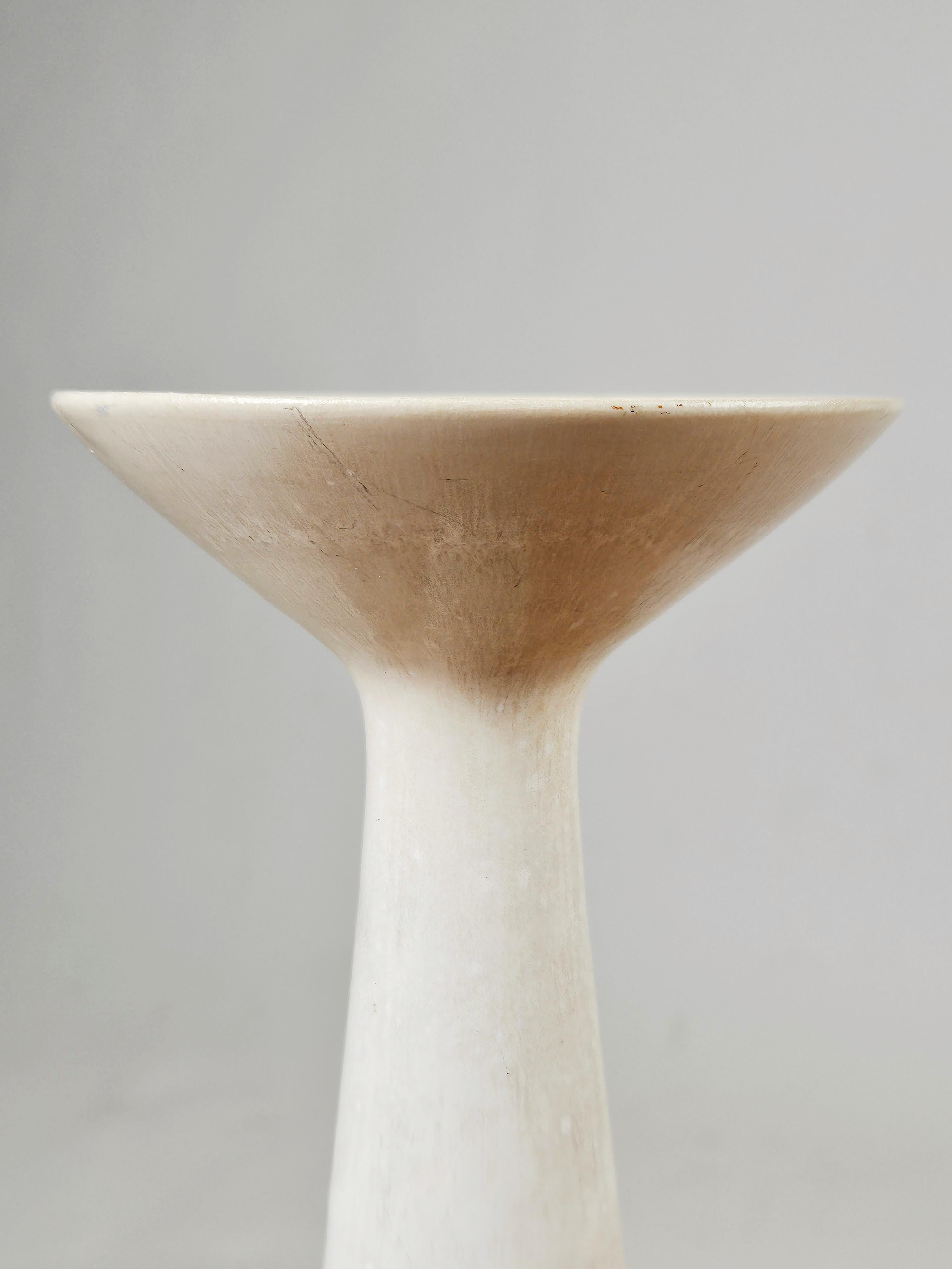 Vase aus weißem Steingut von Carl-Harry Stålhane für Rörstrand, Schweden, 1960er Jahre im Angebot 1