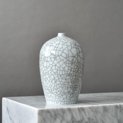 Vase aus weißem Steingut von Kurt Ekholm. Arabia, Finnland, 1940er-Jahre. Crackle-Glasur.
