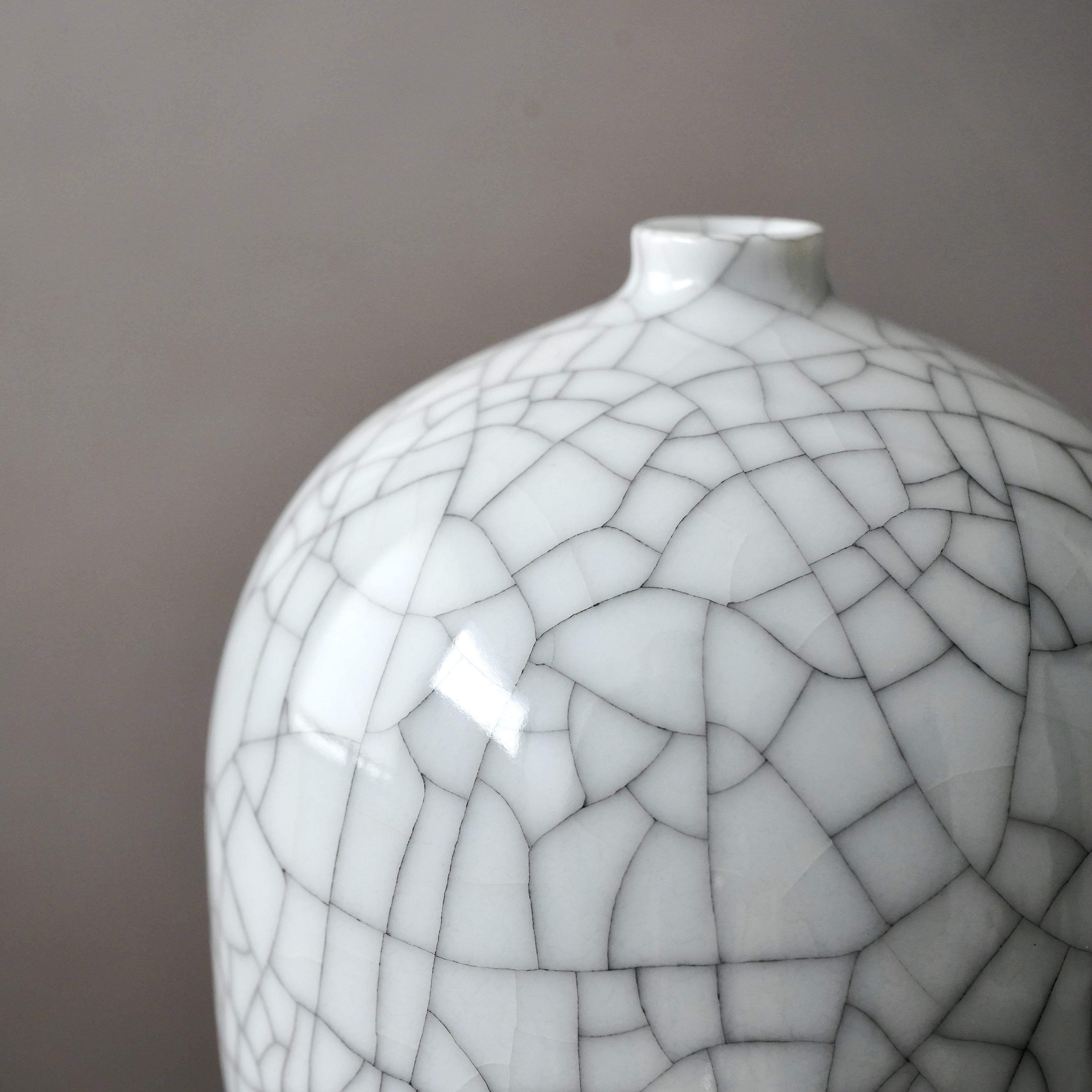 Glazed White Stoneware Vase by Kurt Ekholm. Arabia, Finland, 1940s. Crackle Glaze. For Sale