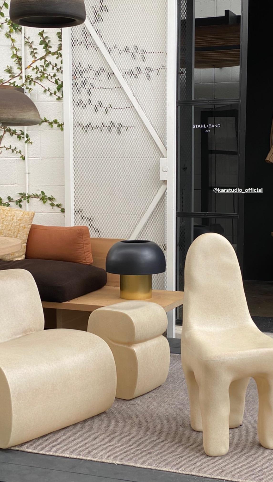 Taburete de diseño contemporáneo con forma de letra S única, de fibra de vidrio beige natural by kar en venta 8