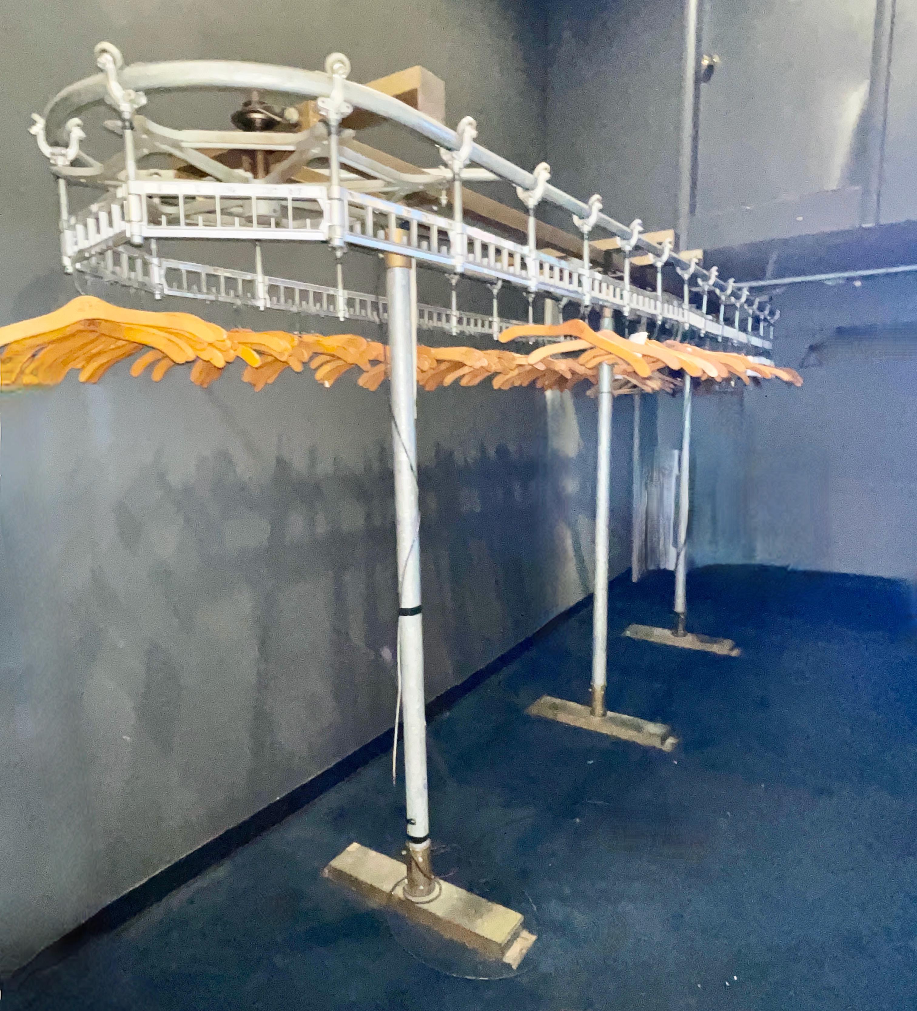 Industriel Whiting Stor-U-Veyor Garment Conveyor Coat Check System (système de contrôle des vêtements) en vente