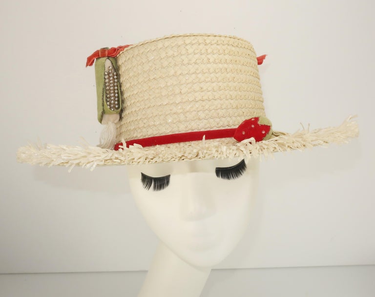 White Straw Raffia Trim Novelty Hat With Strawberries, 1950's In Good Condition For Sale In Atlanta, GA