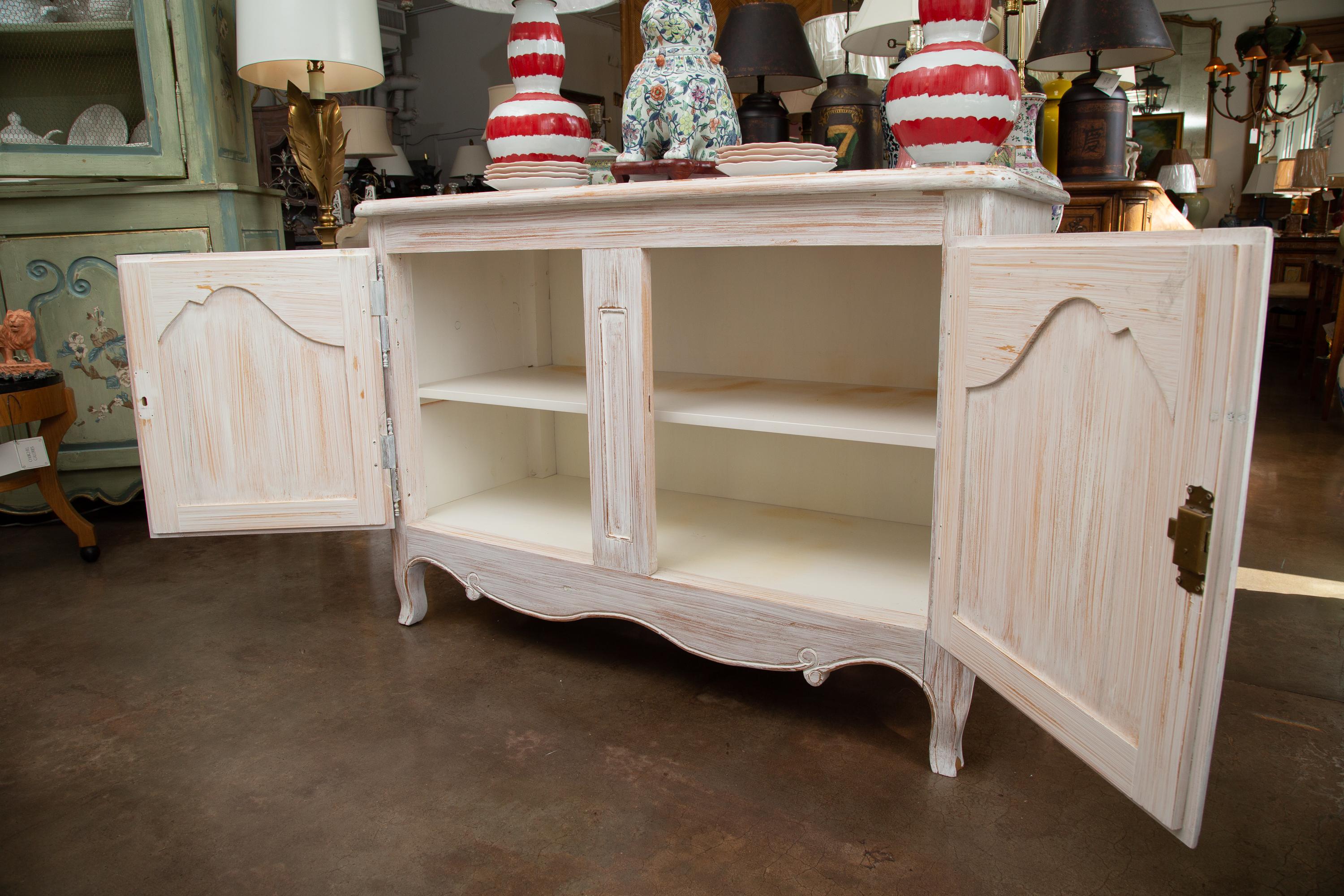 White Striated Louis XV Style Buffet For Sale 3