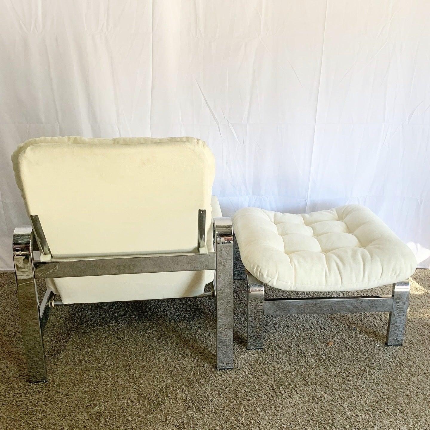 Fin du 20e siècle Chaise longue inclinable et ottoman en daim blanc par Selig