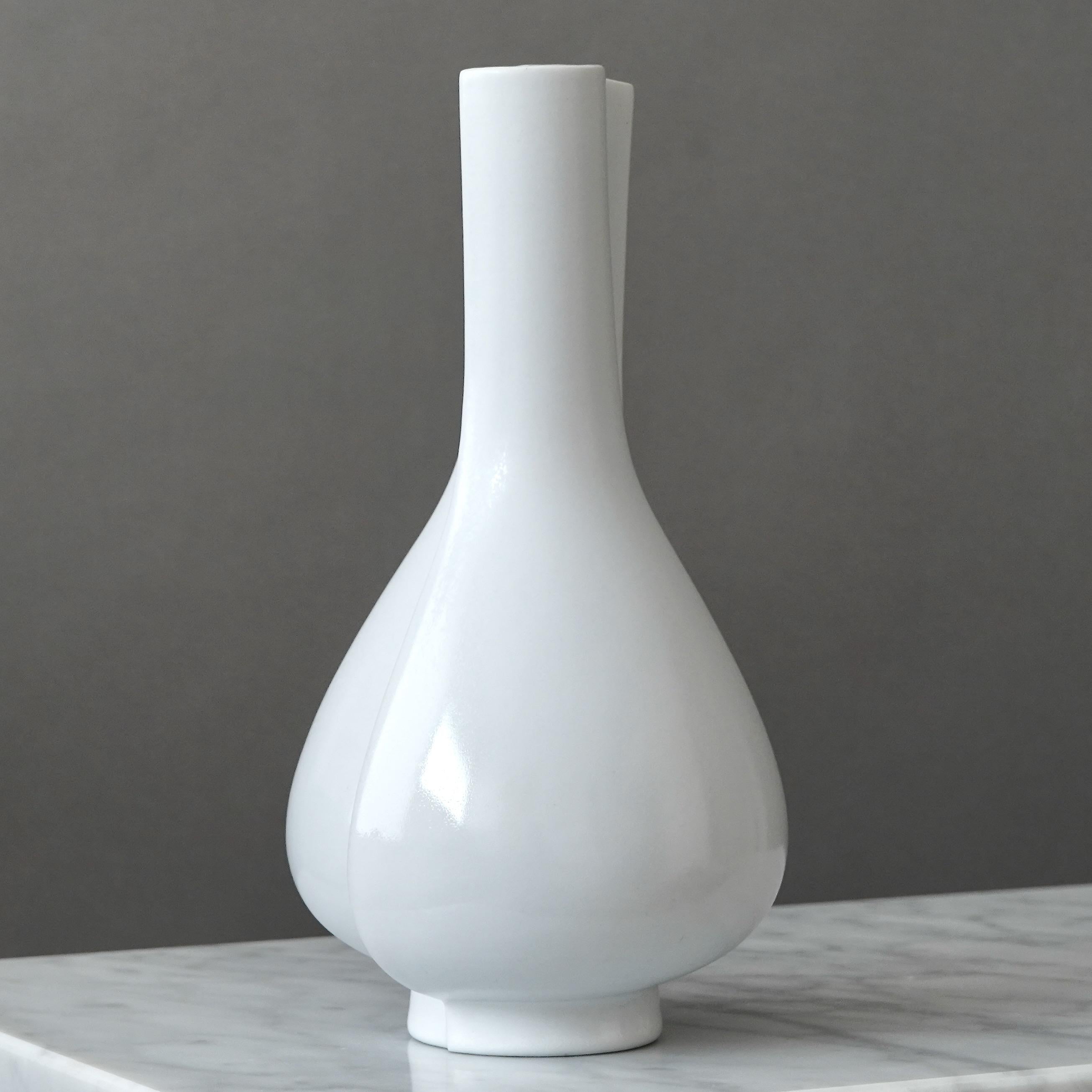 Vaso bianco 'Surrea' di Wilhelm Kage per Gustavsberg Studio, Svezia, anni '40 in vendita 2