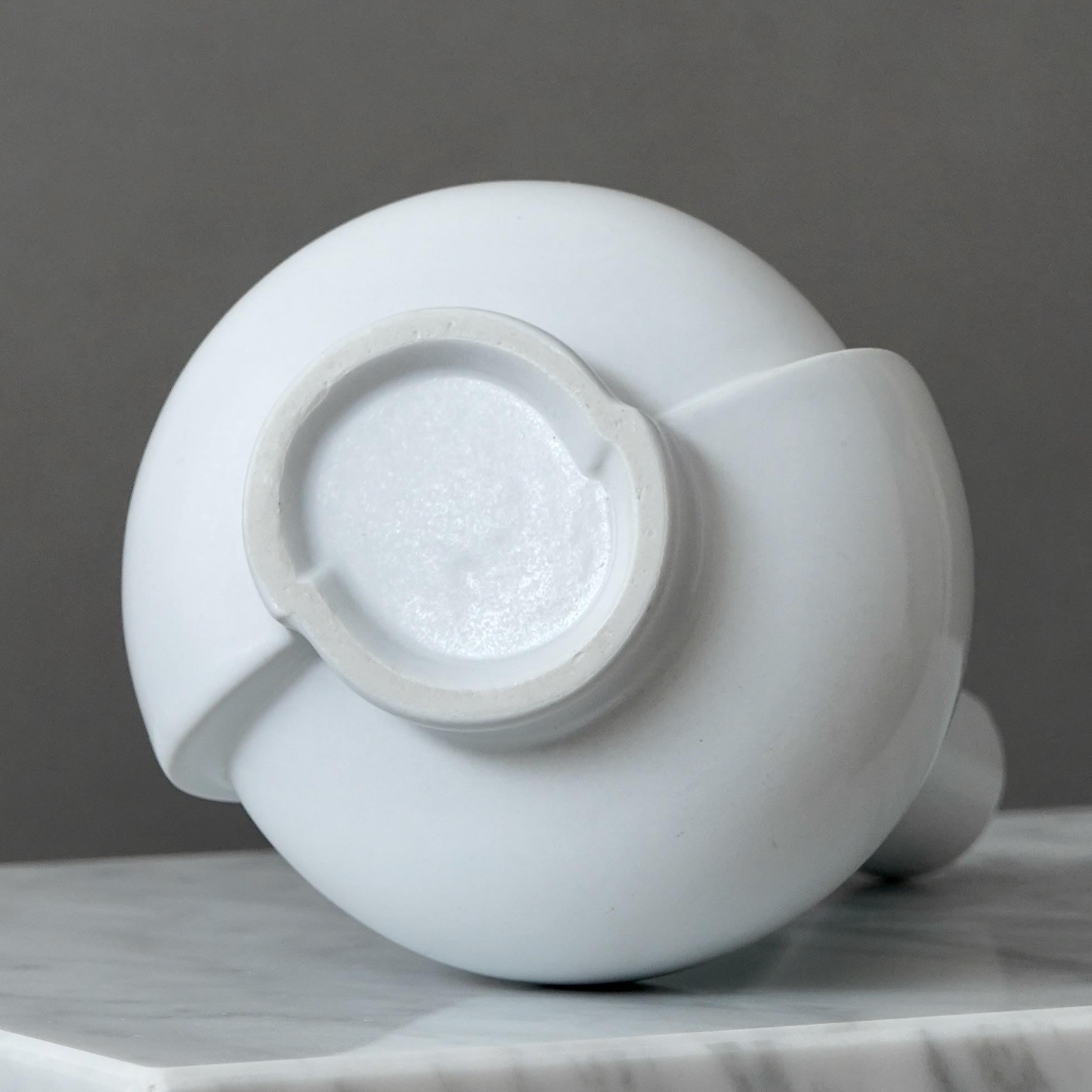 Vaso bianco 'Surrea' di Wilhelm Kage per Gustavsberg Studio, Svezia, anni '40 in vendita 3