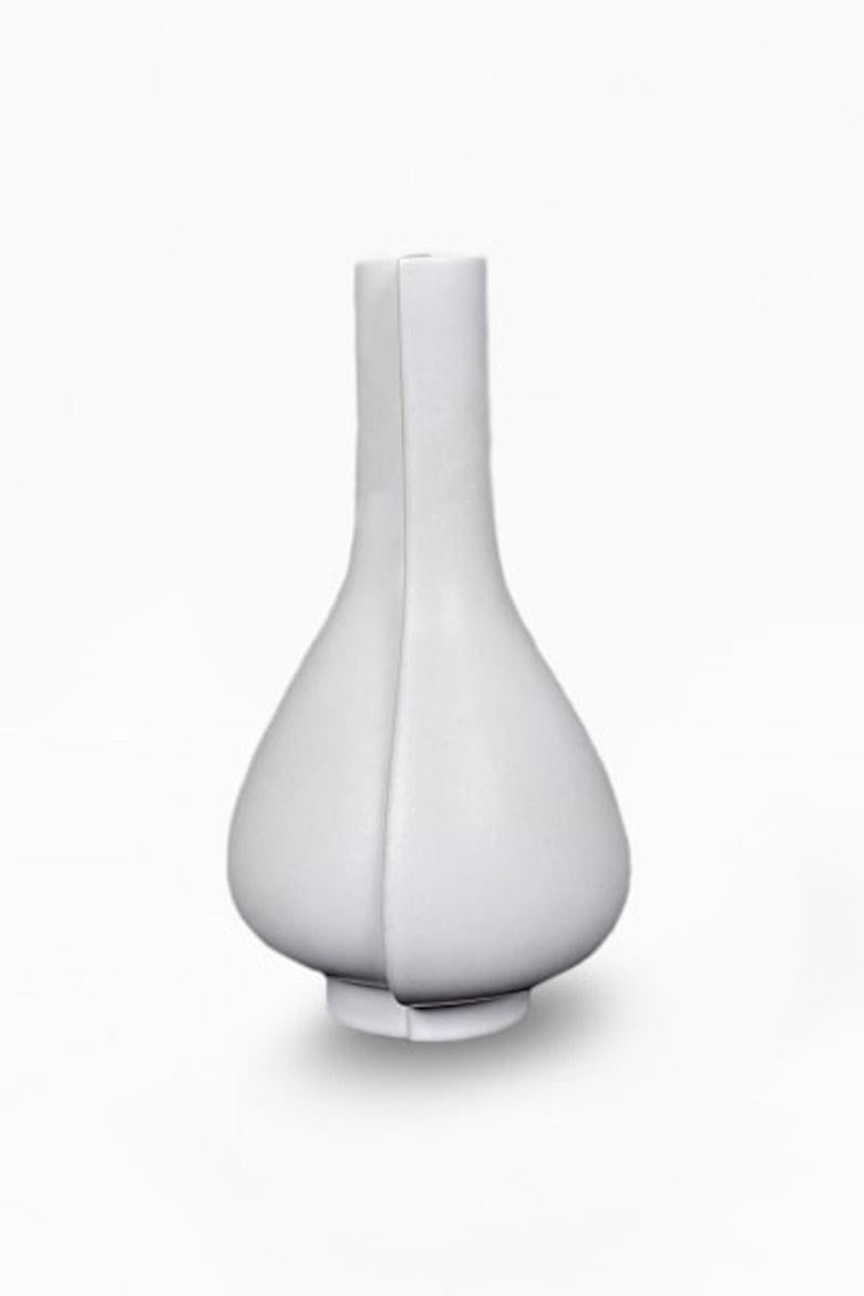 Weiße Surrea-Vase in Weiß von Wilhelm Kage, Schwedische Moderne, 1940er Jahre im Zustand „Gut“ im Angebot in Uccle, BE