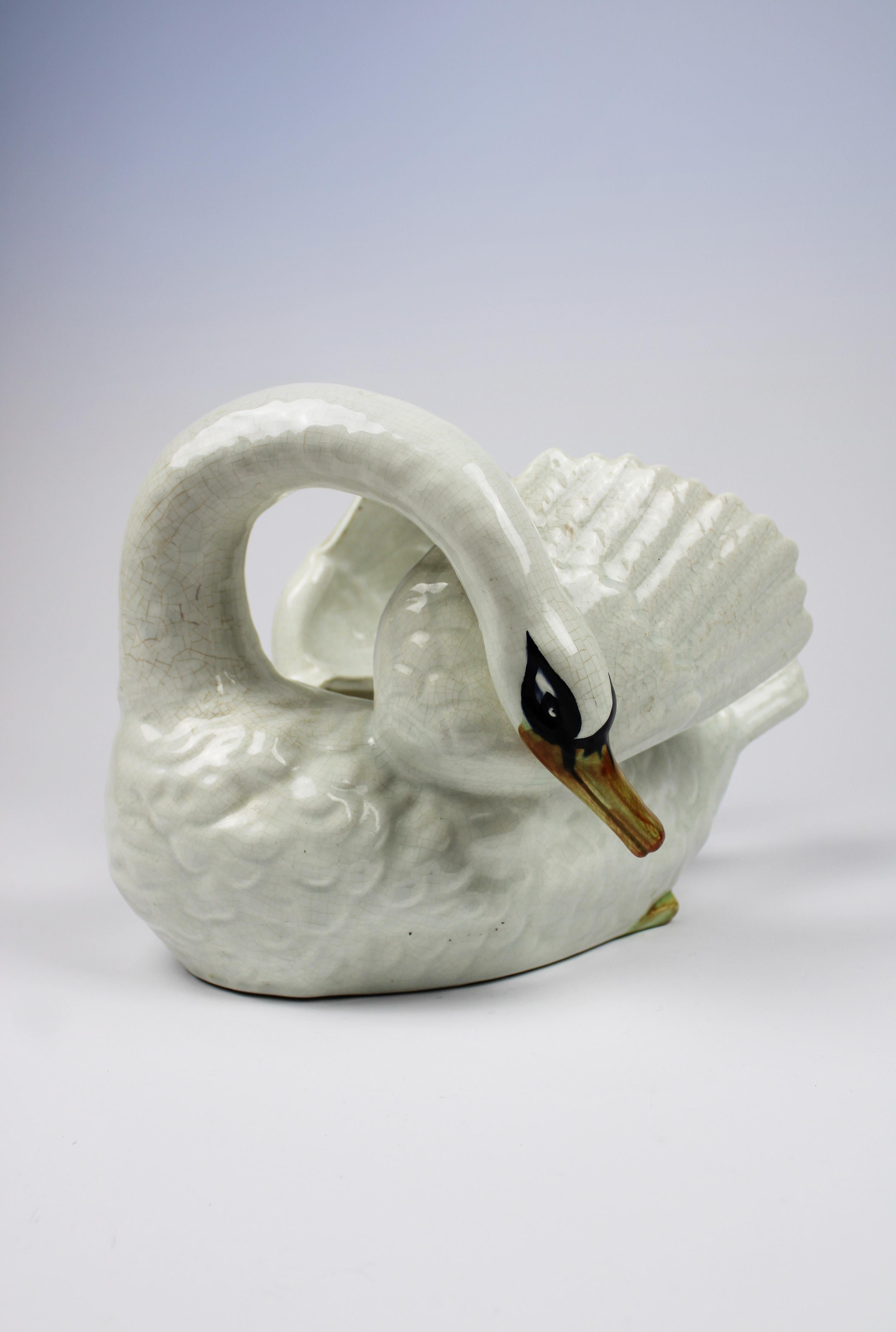 White Swan Jardinière Majolica Stamped Imeriale Nimy Belgium Art Nouveau 1900 In Good Condition For Sale In Antwerpen, BE