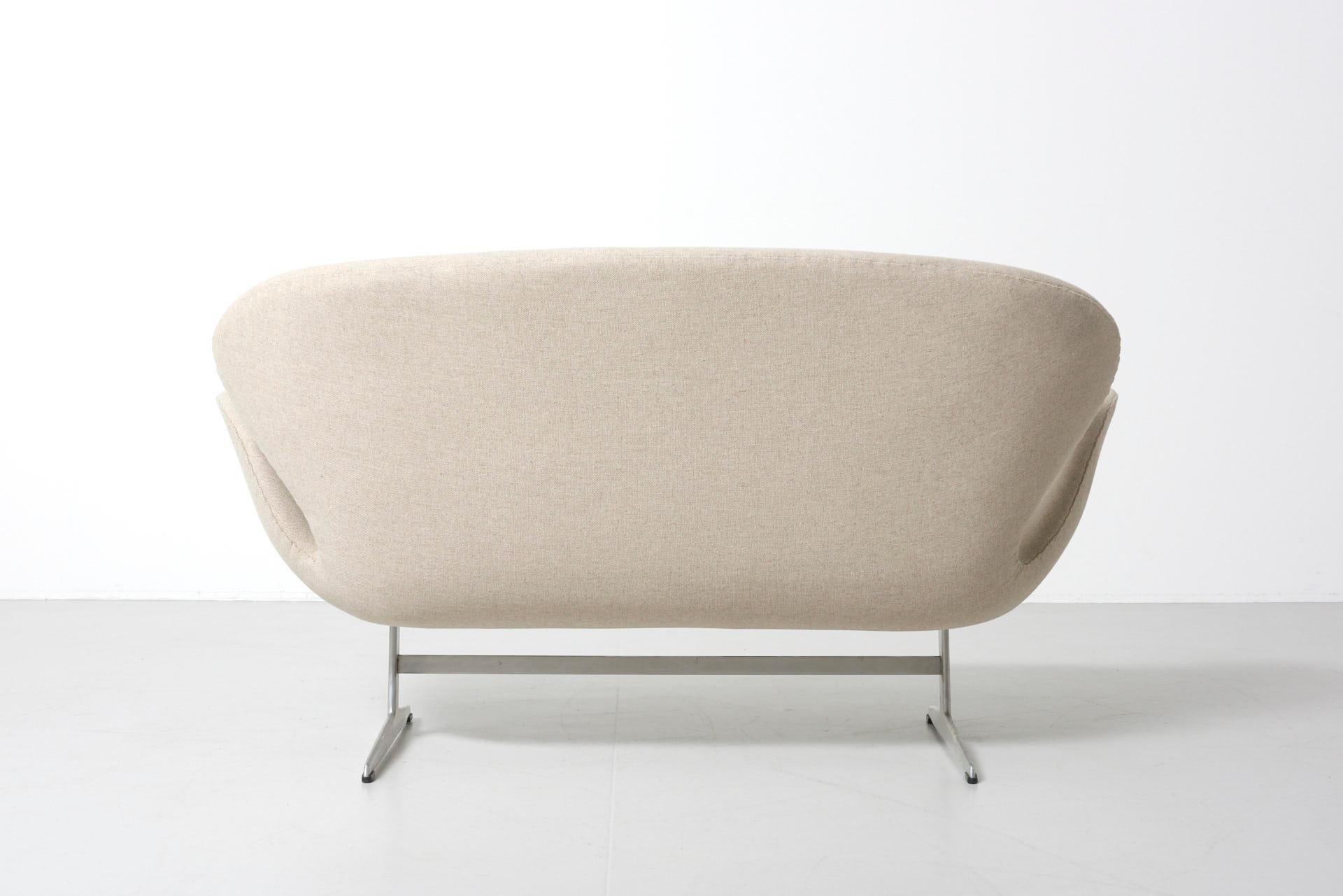 Steel White Swan Sofa by Arne Jacobsen for Fritz Hansen, Denmark
