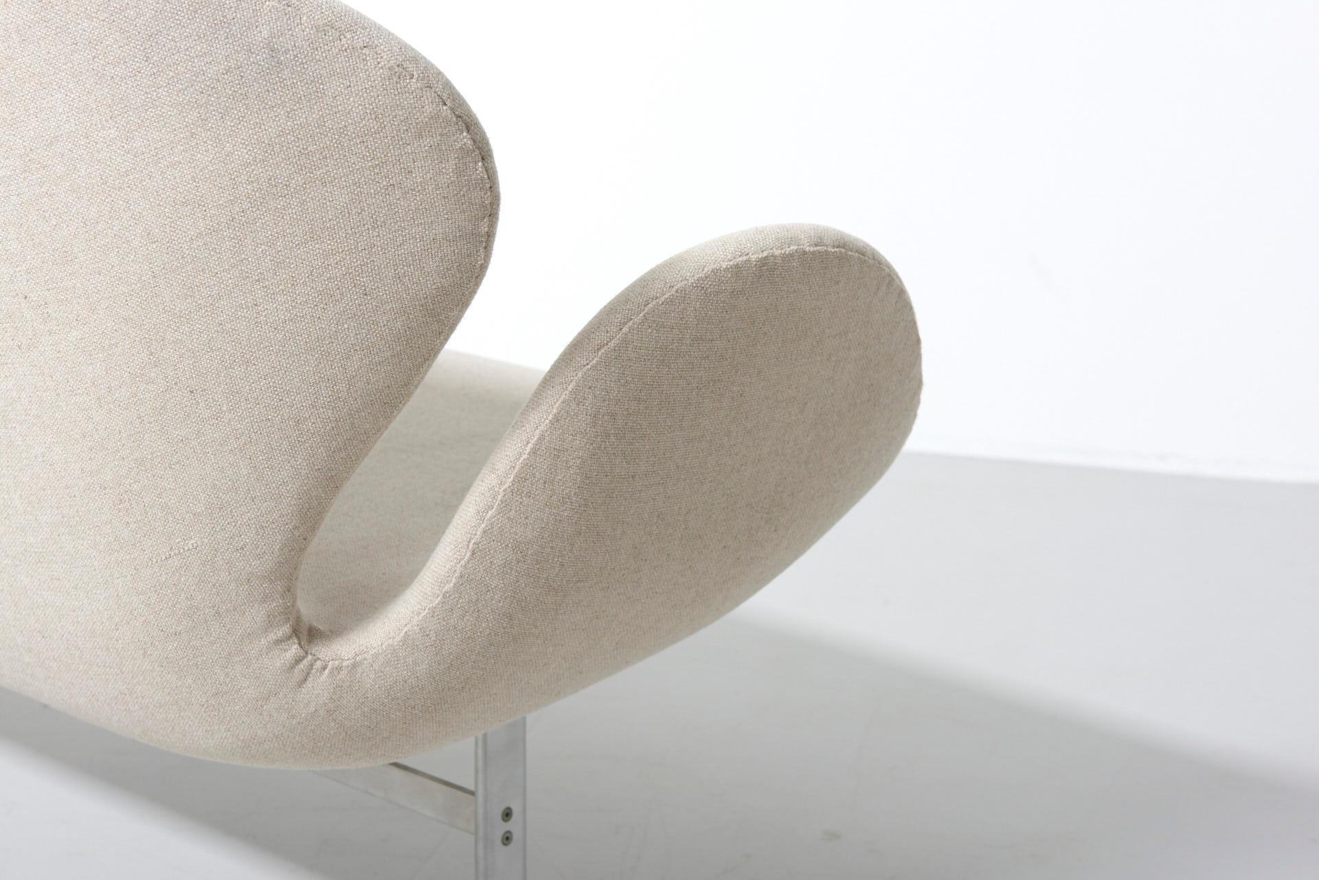 White Swan Sofa by Arne Jacobsen for Fritz Hansen, Denmark 1