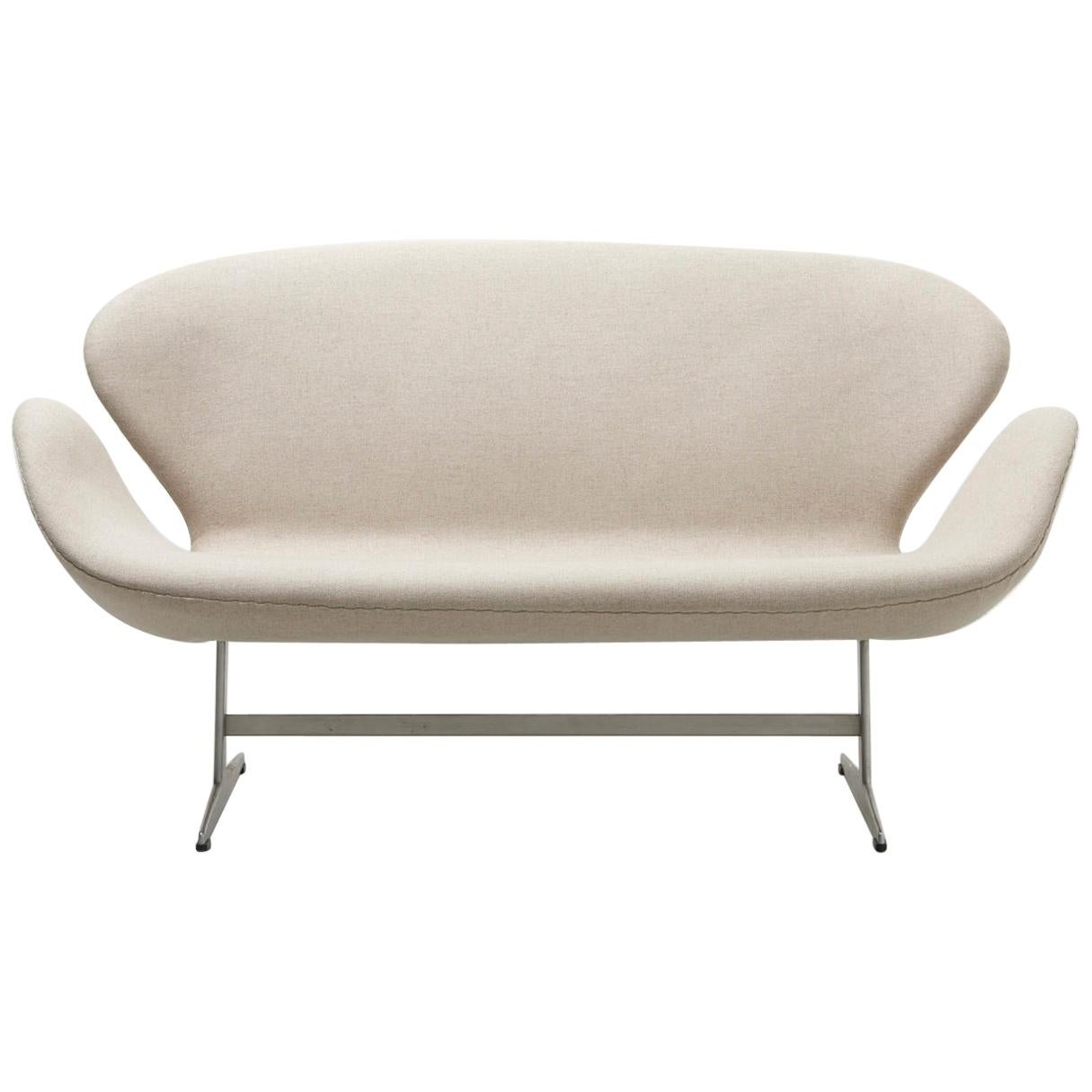 White Swan Sofa by Arne Jacobsen for Fritz Hansen, Denmark