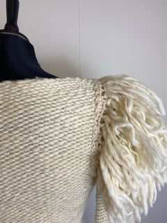 Maglione bianco con dettagli sulle spalle, Isabel Marant.