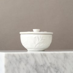 Weiße schwedische Grace-Deckelschüssel von Erik Mornils für Nittsjo, Schweden, 1930er Jahre.