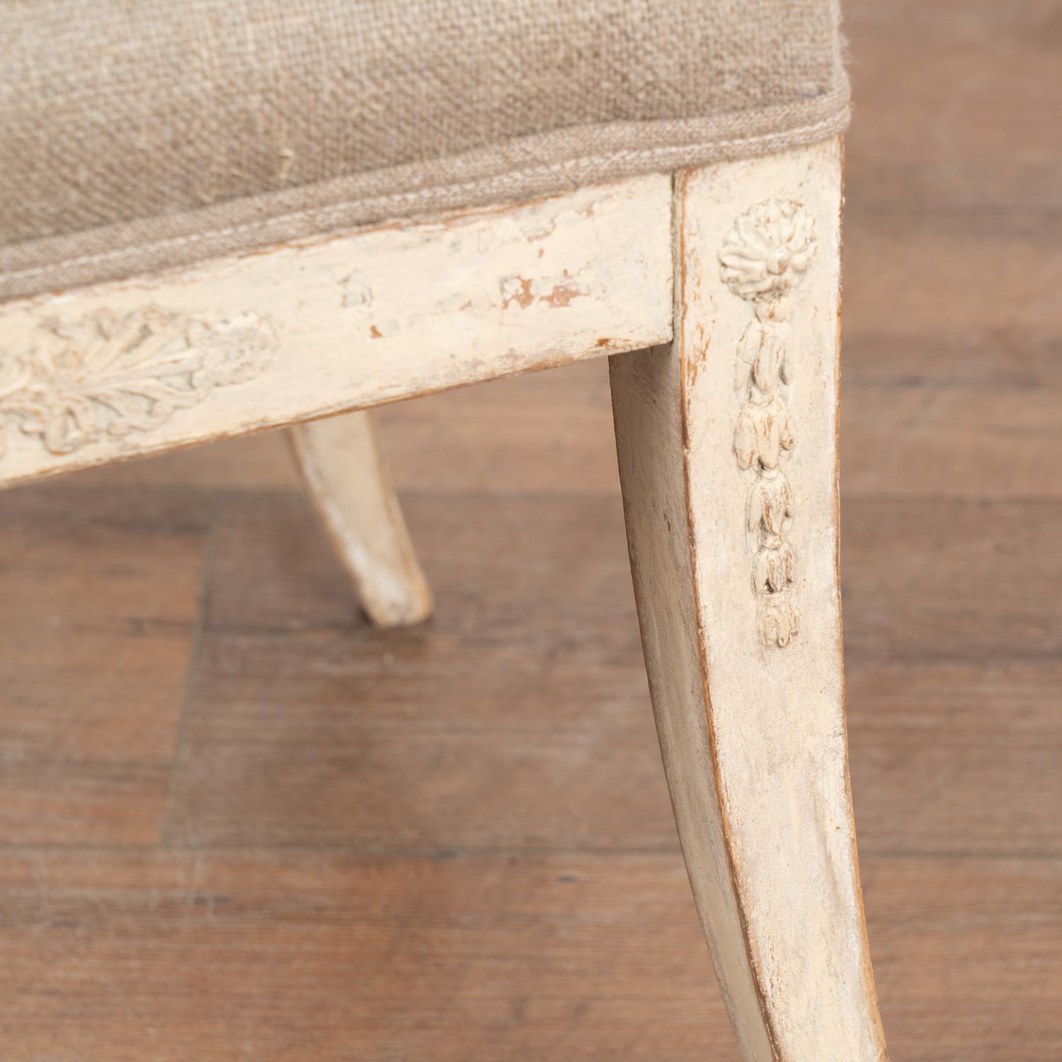 White Swedish Gustavian Stool With Saber Legs, circa 1840 For Sale 2